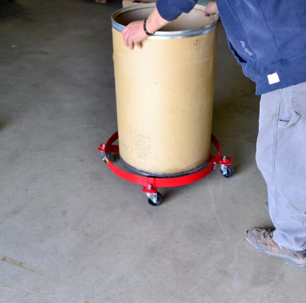 Carretilla de acero roja de 4 ruedas con capacidad de 800 libras de Milwaukee DC40146
