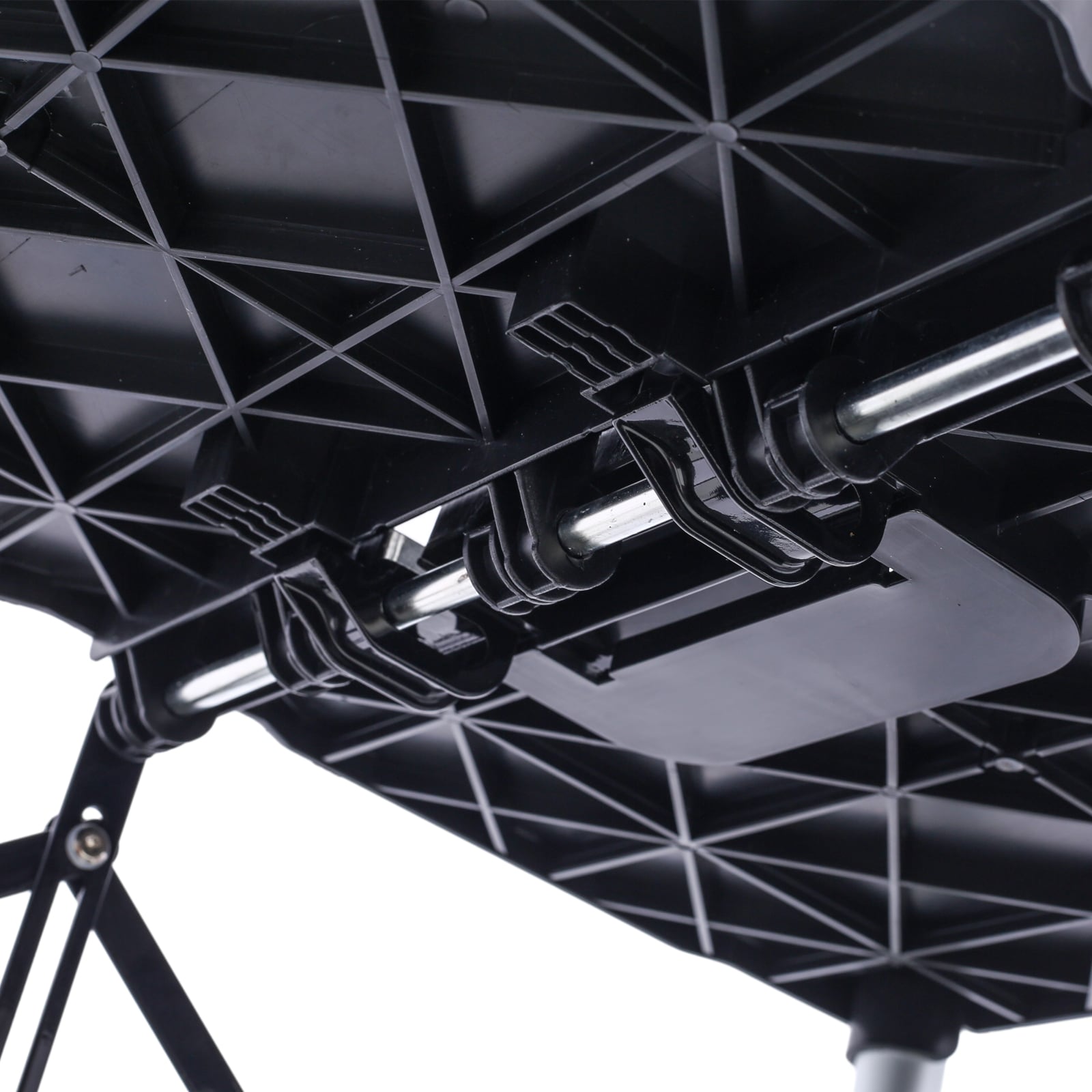 Carretilla plegable de polipropileno negra de 4 ruedas con capacidad de 50 lb. W4651101