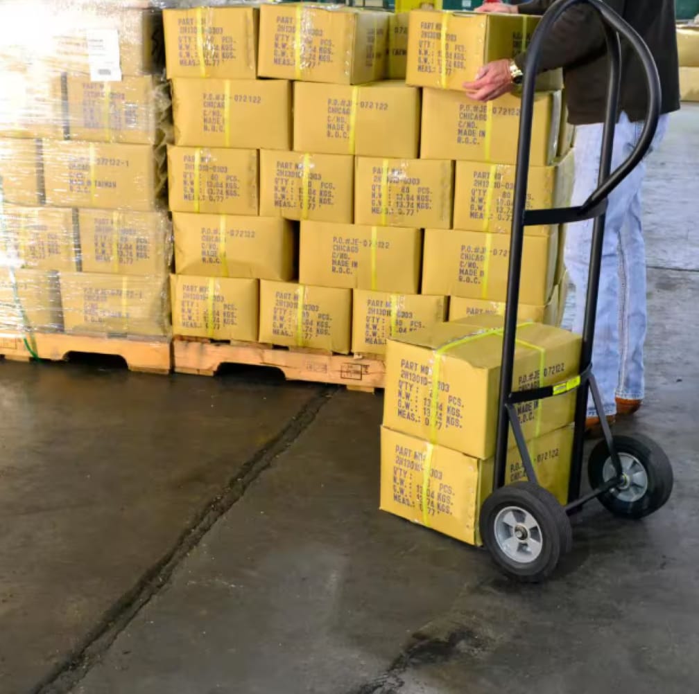 Carretilla estándar de acero negro de 2 ruedas con capacidad de 600 lb de Milwaukee DC30020