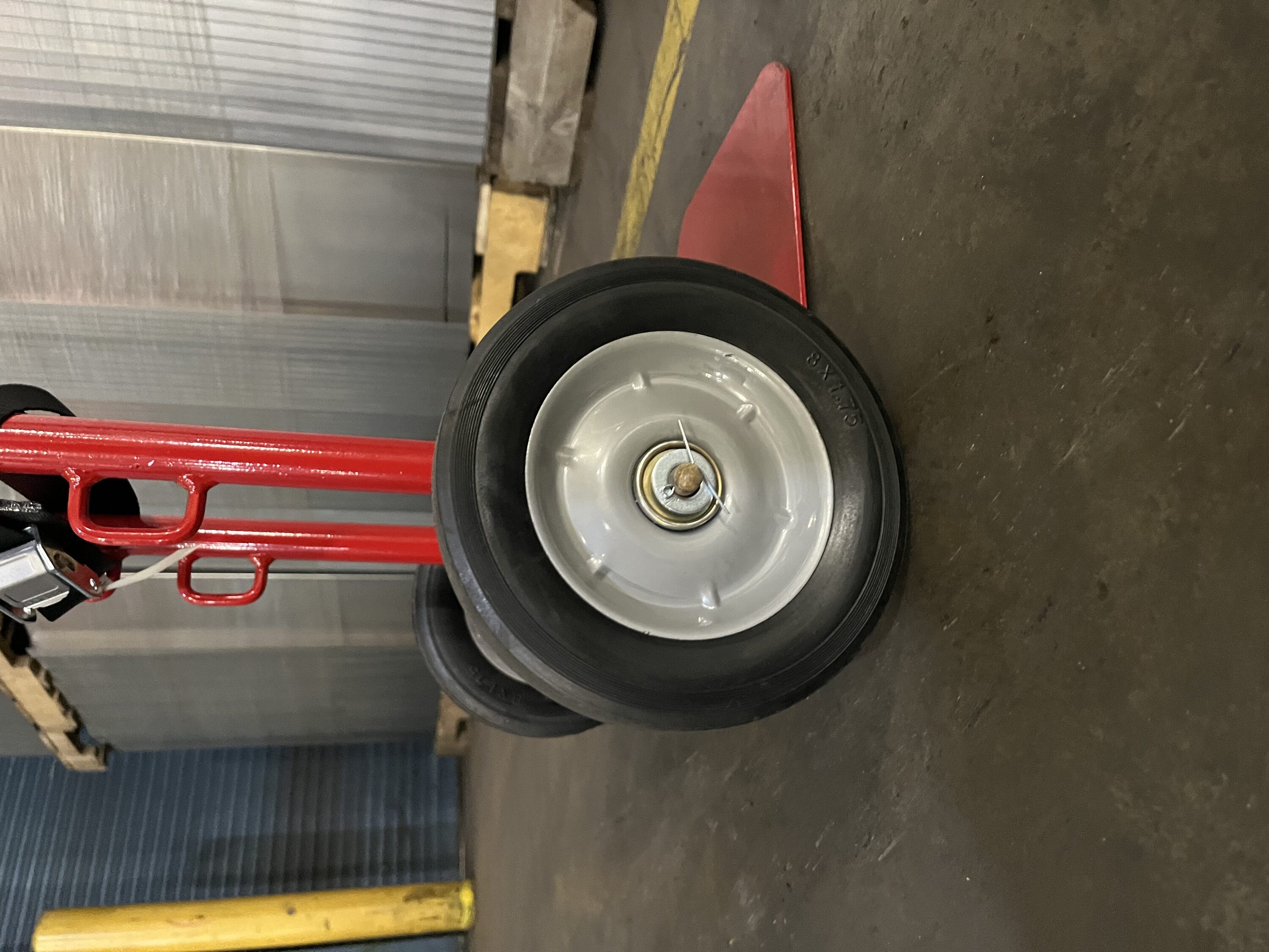 Rueda de repuesto para carretilla de mano de goma negra de Milwaukee con capacidad de 200 libras DCR8321