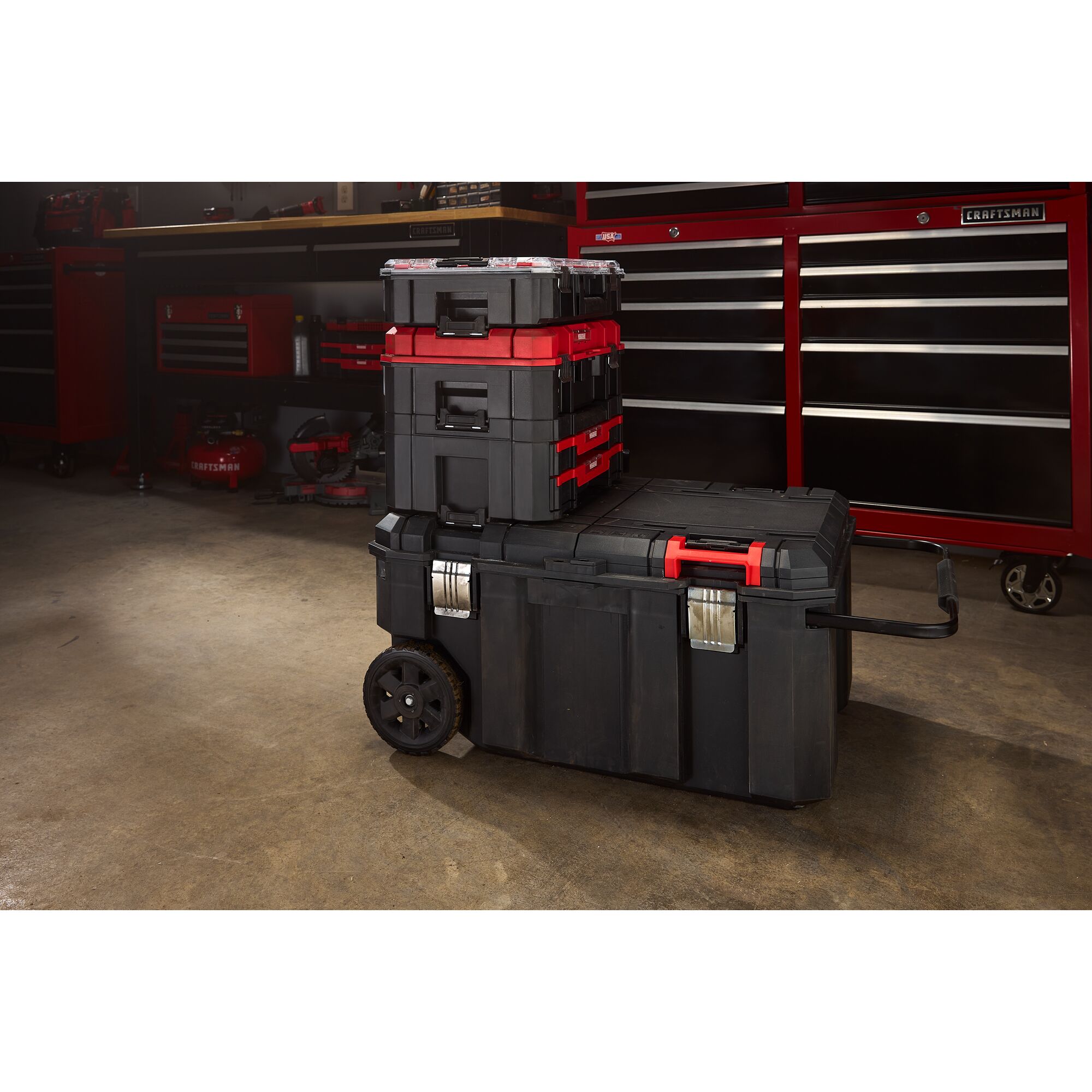 Caja de herramientas rodante Craftsmán Versastack de polipropileno negro de 30.4 pulgadas de ancho x 15.4 pulgadas de alto x 22 pulgadas de profundidad CMST17870