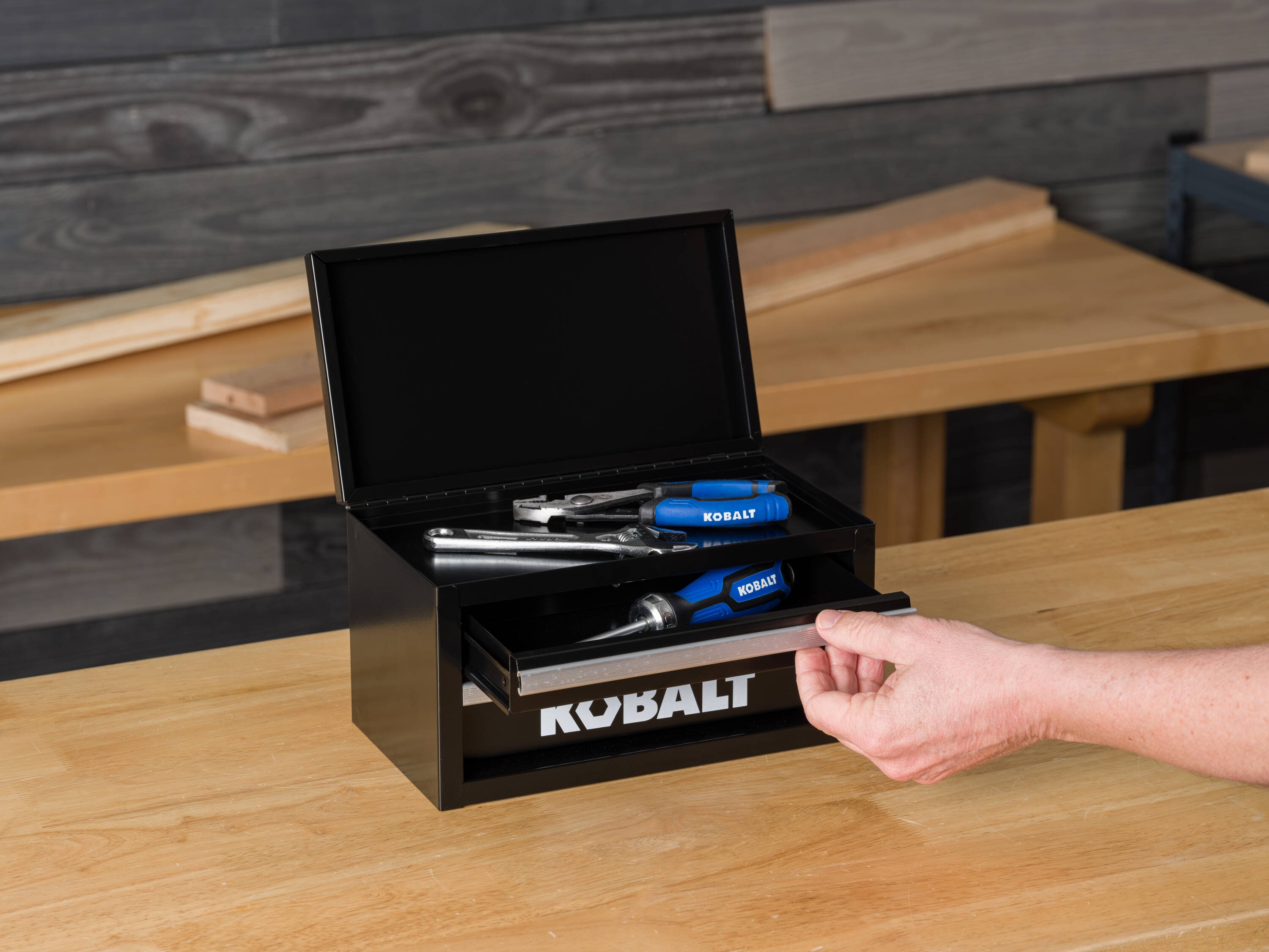 Caja de herramientas portátil mini Kobalt 10.83 pulgadas de ancho x 5.91 pulgadas de alto x 5.91 pulgadas de profundidad, 2 cajones, caja de herramientas de acero negro 54195