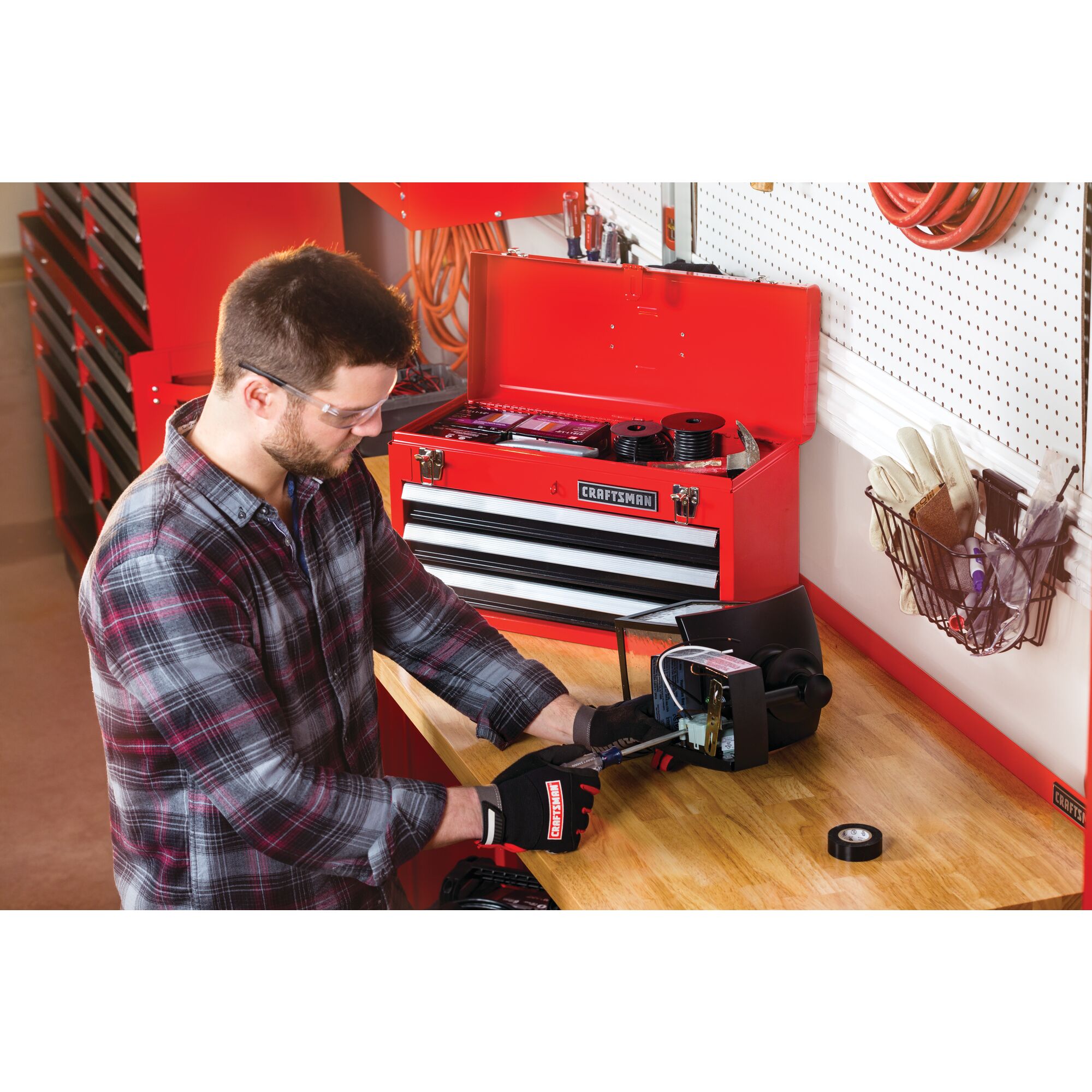 Caja de herramientas de acero rojo portátil CRAFTSMAN de 20.5 pulgadas de ancho x 12 pulgadas de alto x 8.5 pulgadas de profundidad con 3 cajones CMST98245RB