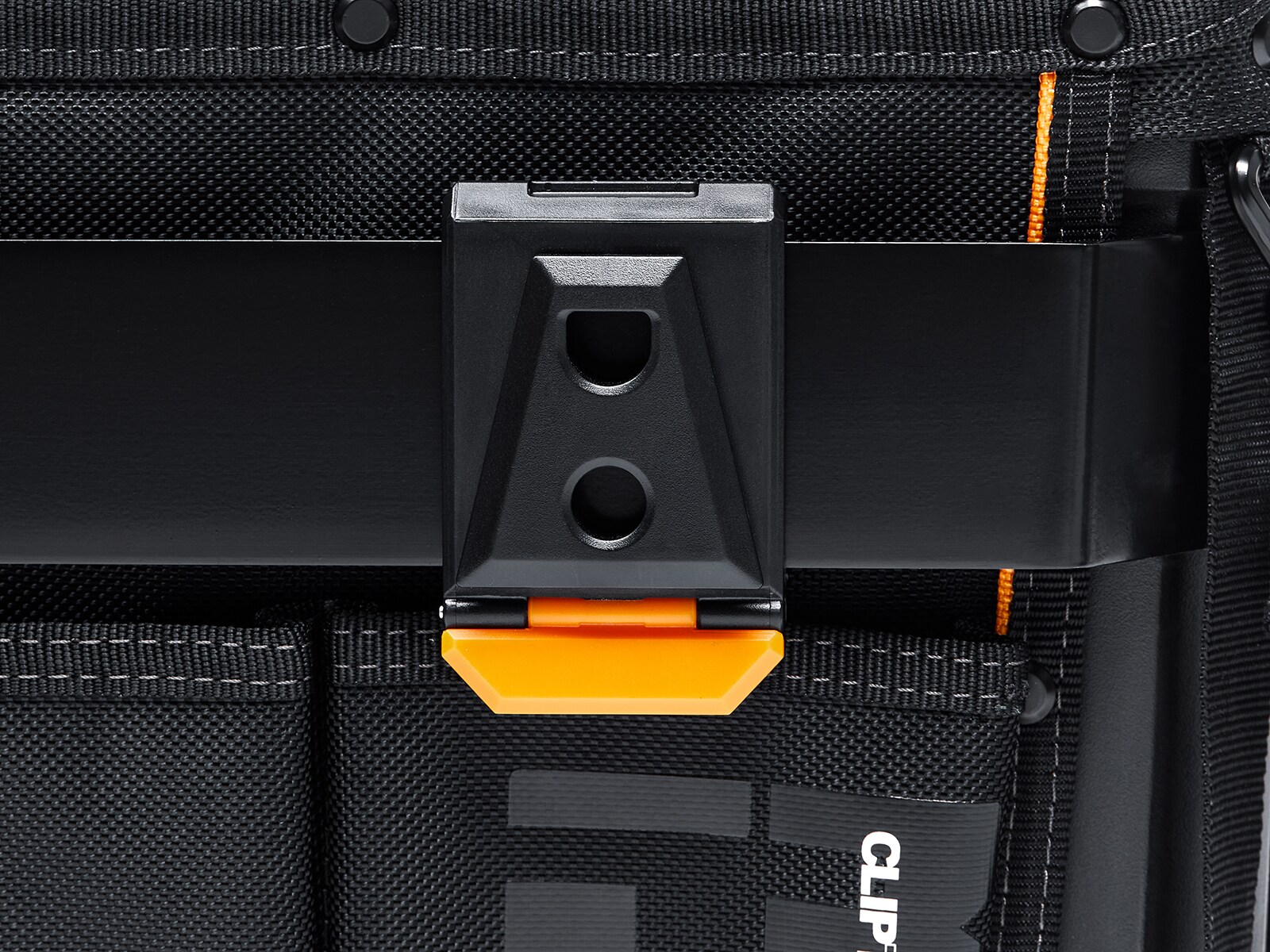 Bolso de herramientas TOUGHBUILT grande de poliéster negro de 16 pulgadas de ancho x 11.02 pulgadas de profundidad x 13.78 pulgadas de largo TBL-CT-82-16