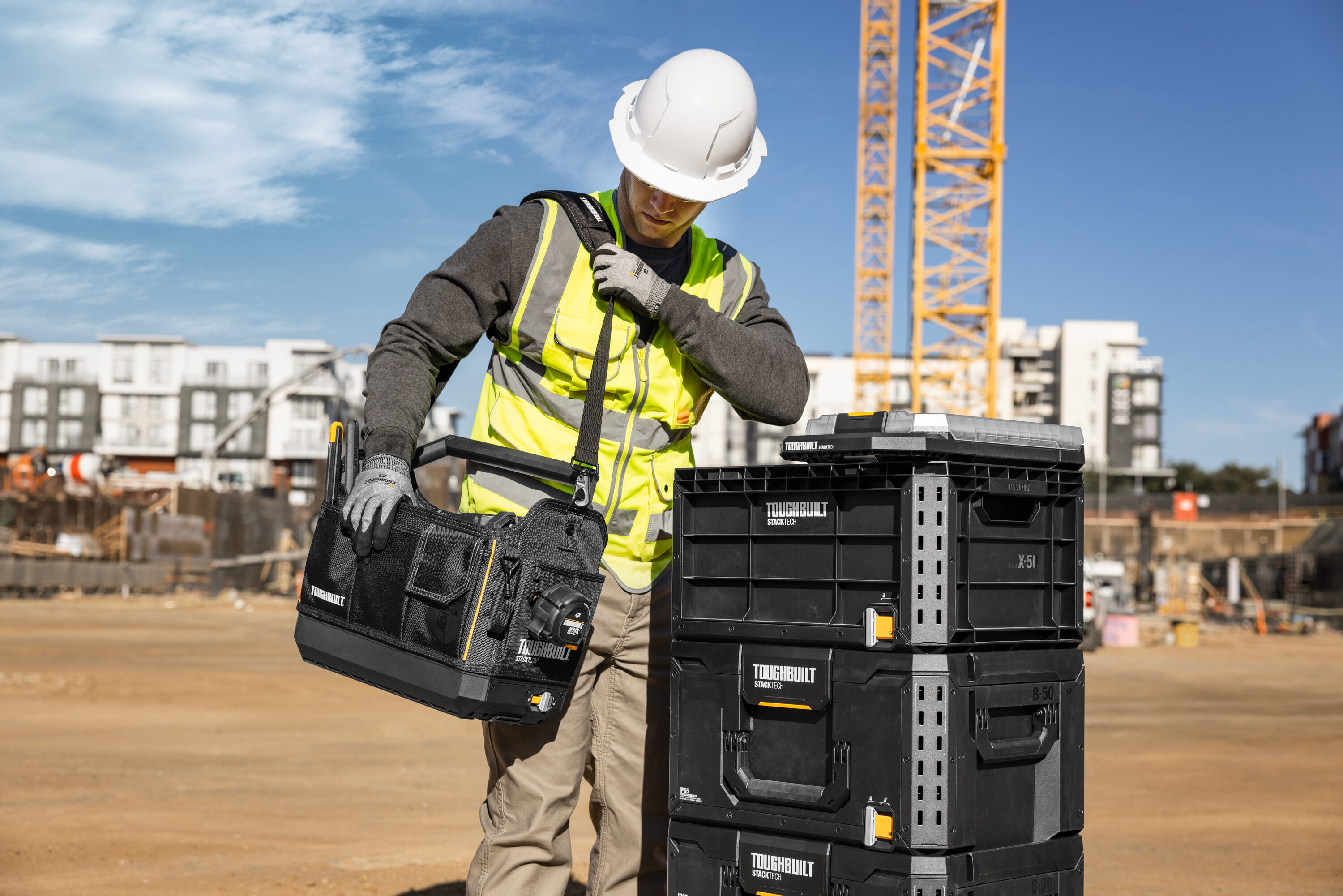 Tote para herramientas TOUGHBUILT STACKTECH de poliéster negro de 18 pulgadas de ancho x 12 pulgadas de profundidad x 14.8 pulgadas de largo TB-B1-S-80C