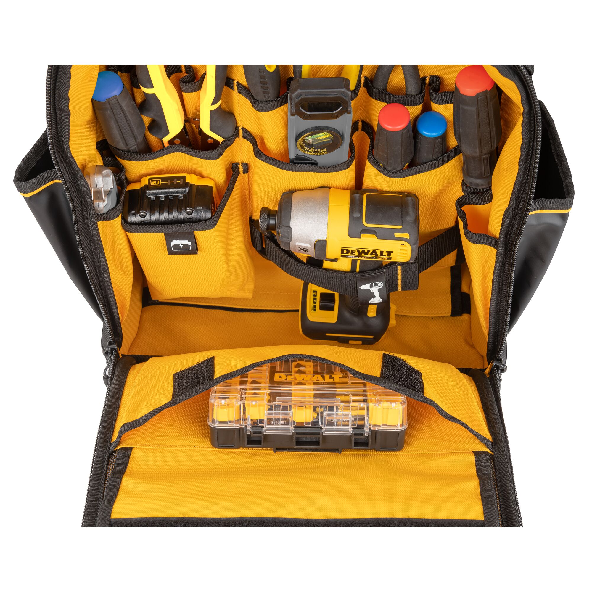 Mochila con cierre DEWALT de poliéster negro y amarillo de 7.75 pulgadas de ancho x 18.75 pulgadas de profundidad x 13.75 pulgadas de largo DWST560102