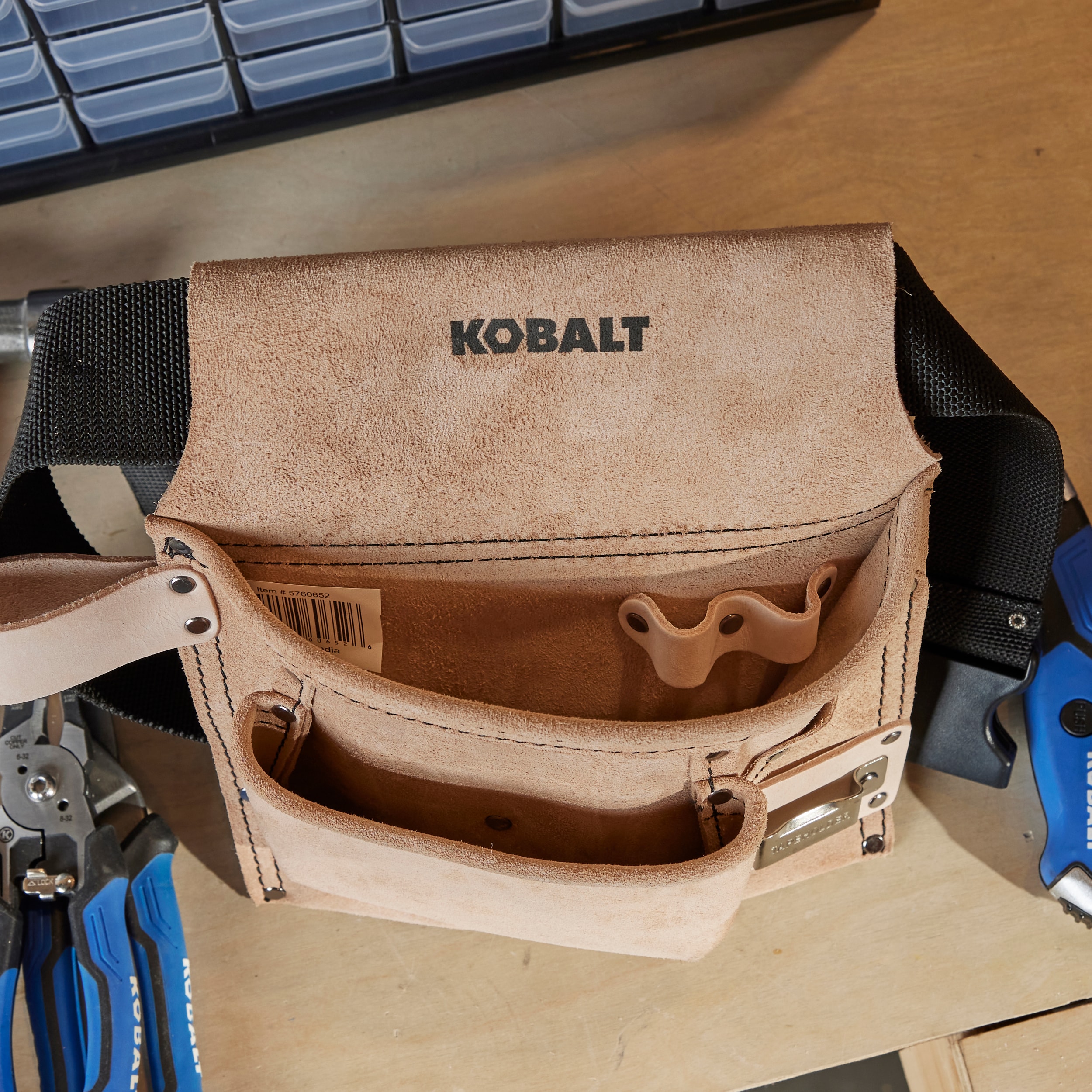 Bolso para herramientas de cuero marrón Kobalt de 9 pulgadas de ancho x 10 pulgadas de profundidad x 15 pulgadas de largo KB4890
