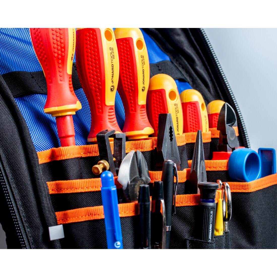 Mochila con cierre de nylon balístico negro de Jonard Tools de 14 pulgadas de ancho x 18 pulgadas de profundidad x 7 pulgadas de largo BP-100