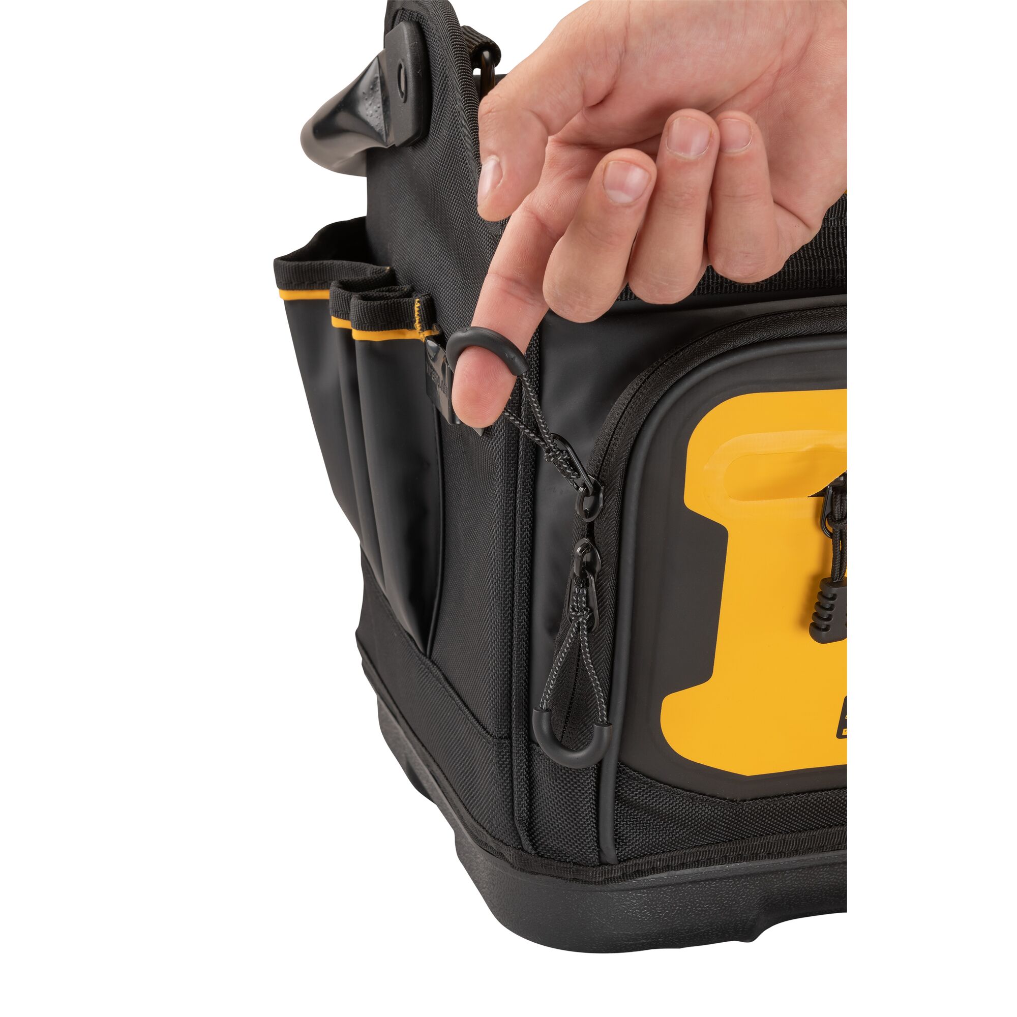 Bolsa de herramientas con cierre DEWALT negro - amarillo de nylon balístico de 10.625 pulgadas de ancho x 12.5 pulgadas de profundidad x 20 pulgadas de largo DWST560106