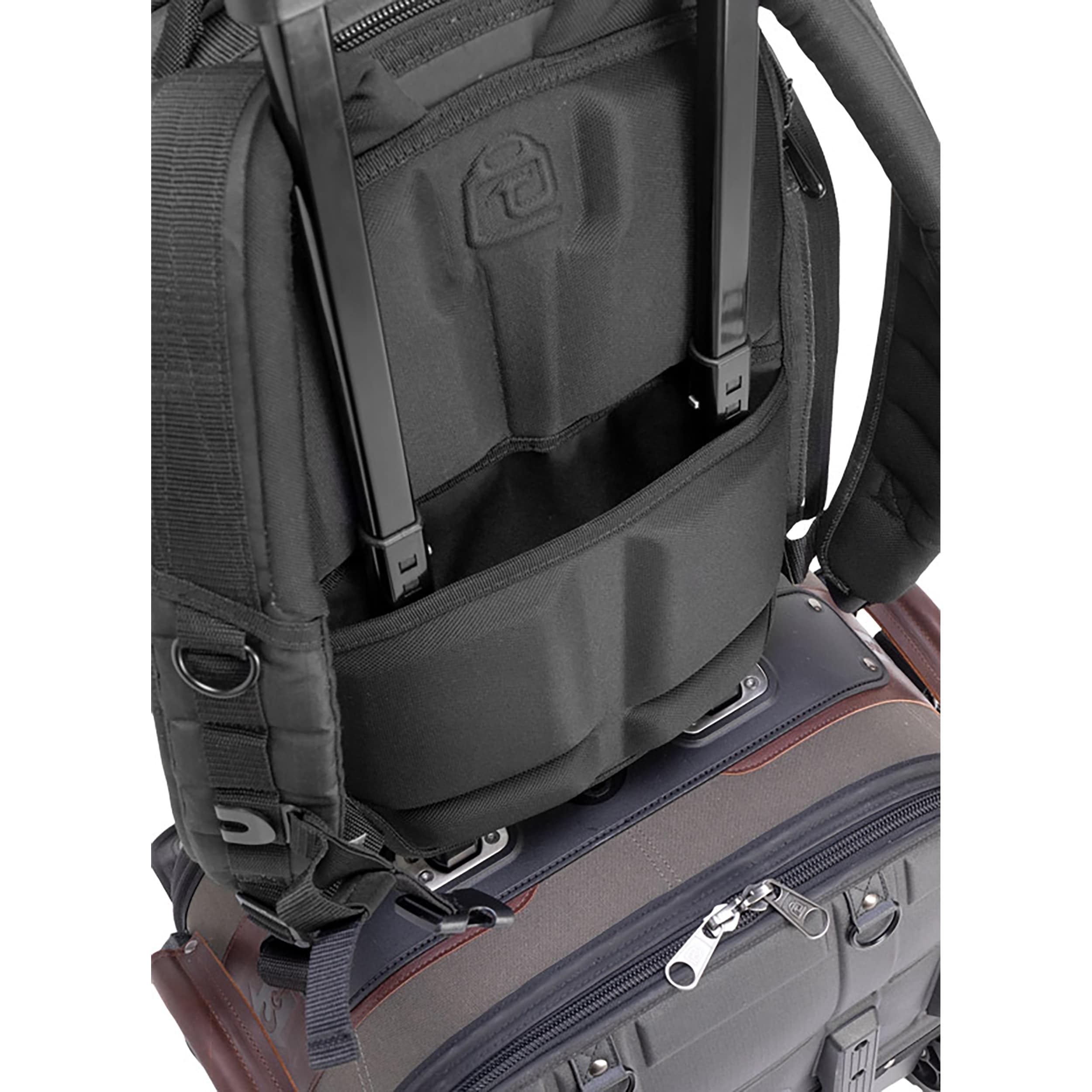 Mochila con cierre de nylon de carbono Veto Pro Pac de 16 pulgadas de ancho x 10 pulgadas de profundidad x 19.5 pulgadas de largo VPP10534