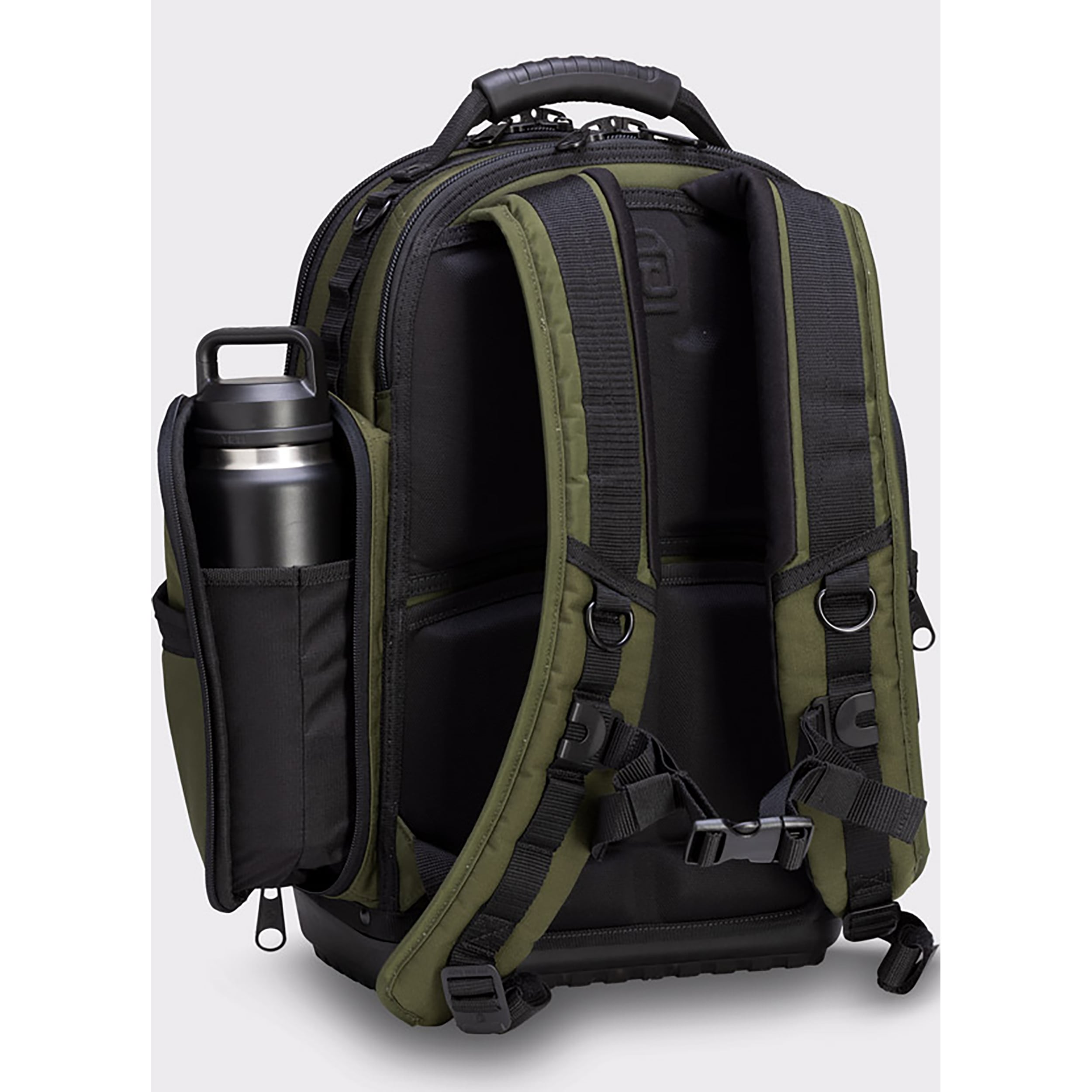 Mochila con cierre Veto Pro Pac en nylon color verde oliva, 16 pulgadas de ancho x 10 pulgadas de profundidad x 19.5 pulgadas de largo