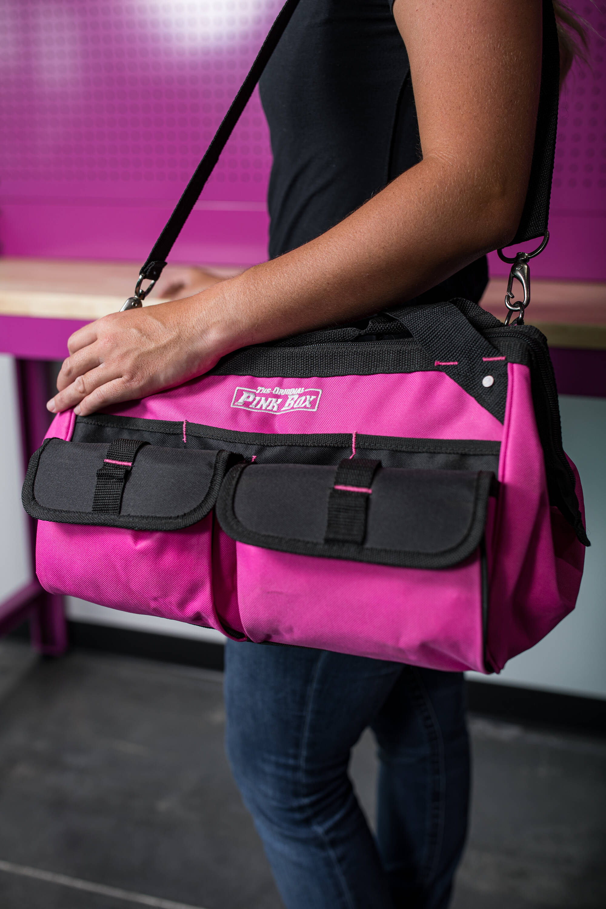 Bolsa de herramientas con cremallera de lienzo rosa The Original Pink Box de 15 pulgadas de ancho x 11 pulgadas de profundidad x 9 pulgadas de largo PB15TB
