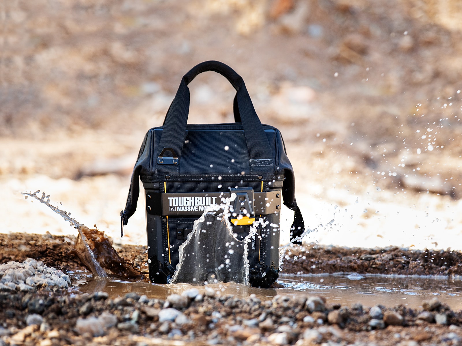 Bolsa de herramientas TOUGHBUILT Massive Mouth M de plástico negro de 12 pulgadas de ancho x 11 pulgadas de profundidad x 15 pulgadas de largo TBL-CT-62-12