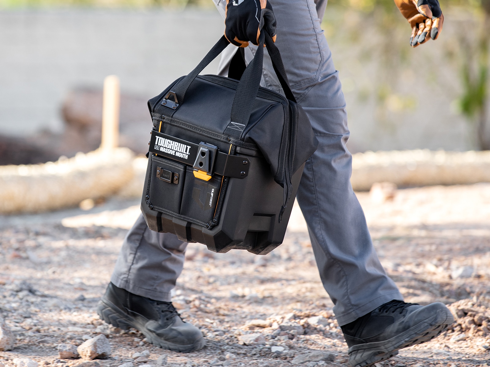Bolsa de herramientas TOUGHBUILT Massive Mouth M de plástico negro de 12 pulgadas de ancho x 11 pulgadas de profundidad x 15 pulgadas de largo TBL-CT-62-12