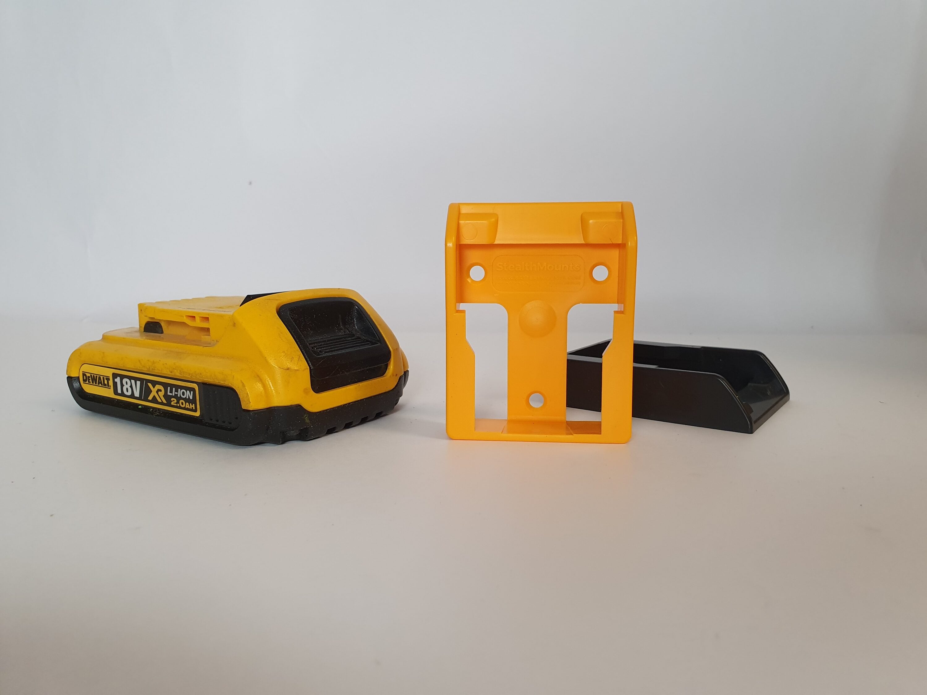 Soportes de montaje StealthMounts de plástico para batería, soportes de batería compatibles con DeWalt 20v (amarillo, paquete de 6) L-BMDWYLW6