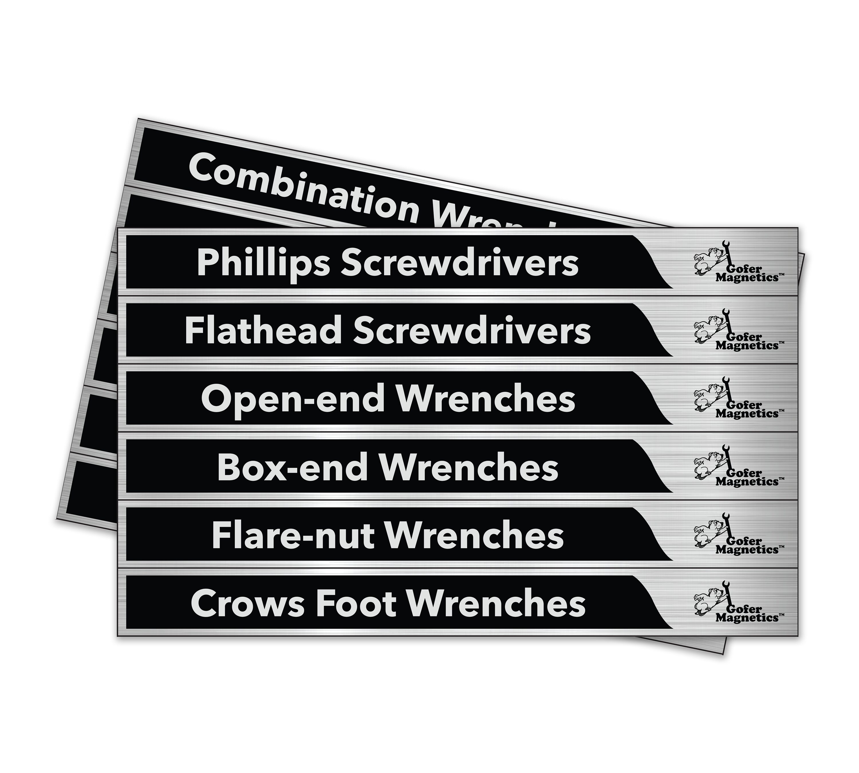 Juego de 48 etiquetas magnéticas para caja de herramientas en color plateado y negro mate de Gofer Magnetics. Incluye 24 etiquetas magnéticas grandes y 24 pequeñas, así como dos en blanco para escribir. GMLB107