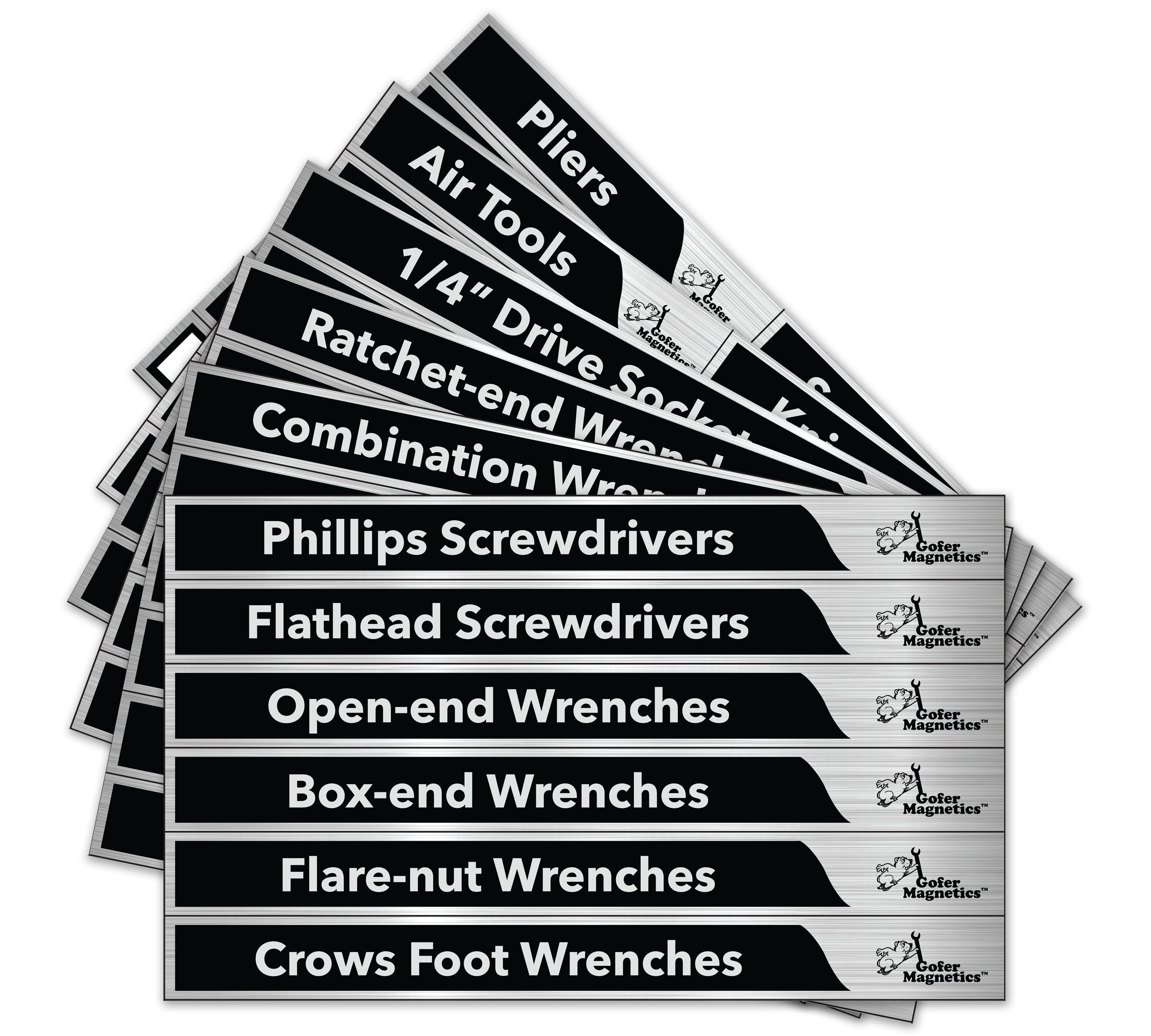 Juego de 48 etiquetas magnéticas para caja de herramientas en color plateado y negro mate de Gofer Magnetics. Incluye 24 etiquetas magnéticas grandes y 24 pequeñas, así como dos en blanco para escribir. GMLB107