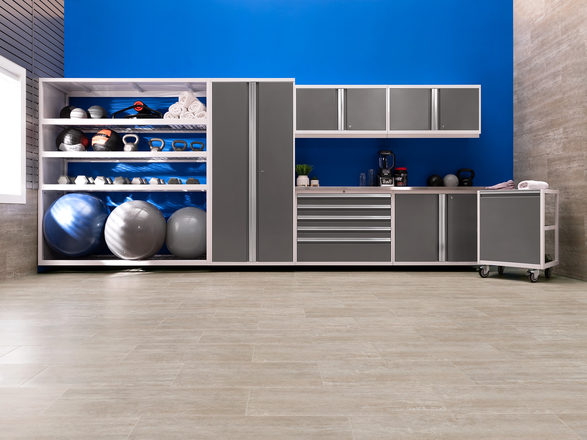 Sistema de almacenamiento para garage de acero platino con 8 gabinetes de NewAge Products, 156 pulgadas de ancho x 84.75 pulgadas de alto x 24 pulgadas de profundidad 56856