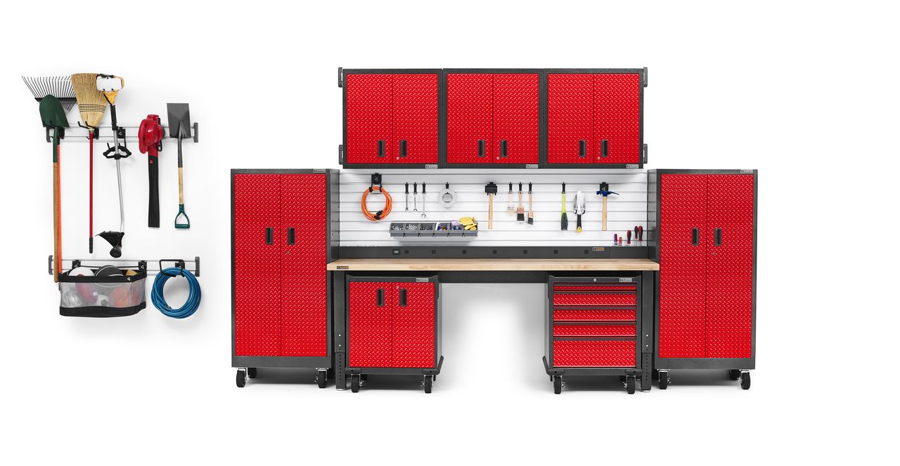 Gabinete de garaje de acero, independiente o montado en la pared, en rojo, Gladiator Premier Tall GearBox 30.0 pulgadas de ancho x 65.25 pulgadas de alto x 18.0 pulgadas de profundidad.