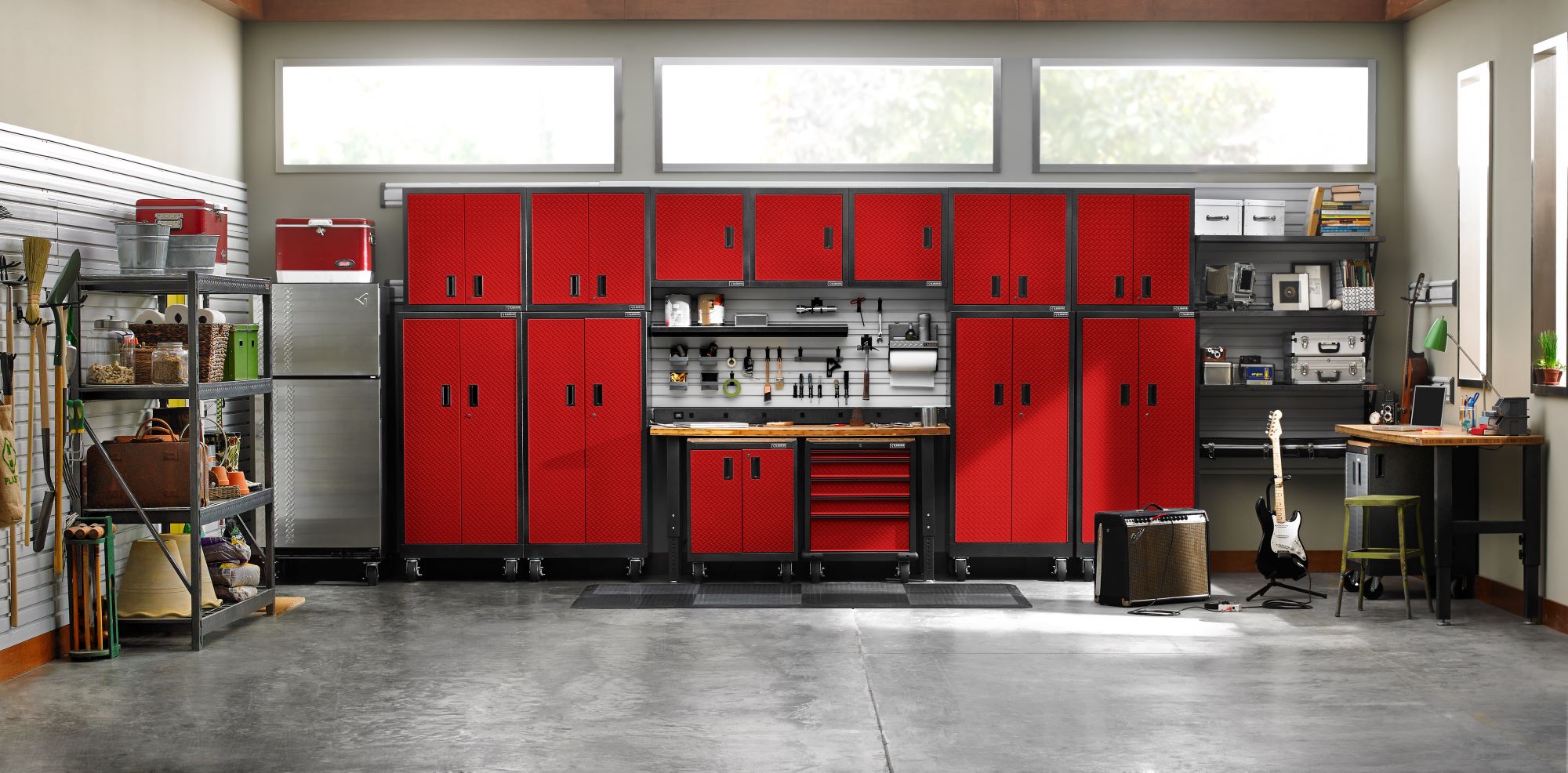 Gabinete de garaje de acero, independiente o montado en la pared, en rojo, Gladiator Premier Tall GearBox 30.0 pulgadas de ancho x 65.25 pulgadas de alto x 18.0 pulgadas de profundidad.