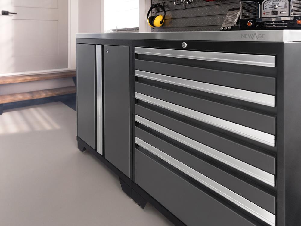 Sistema de almacenamiento de garaje de acero Platinum con 13 gabinetes de NewAge Products de 304 pulgadas de ancho x 84.75 pulgadas de alto x 24 pulgadas de profundidad 58936.