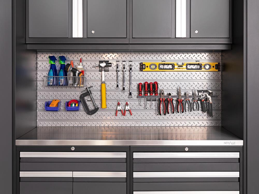 Sistema de almacenamiento de garaje de acero Platinum con 13 gabinetes de NewAge Products de 304 pulgadas de ancho x 84.75 pulgadas de alto x 24 pulgadas de profundidad 58936.