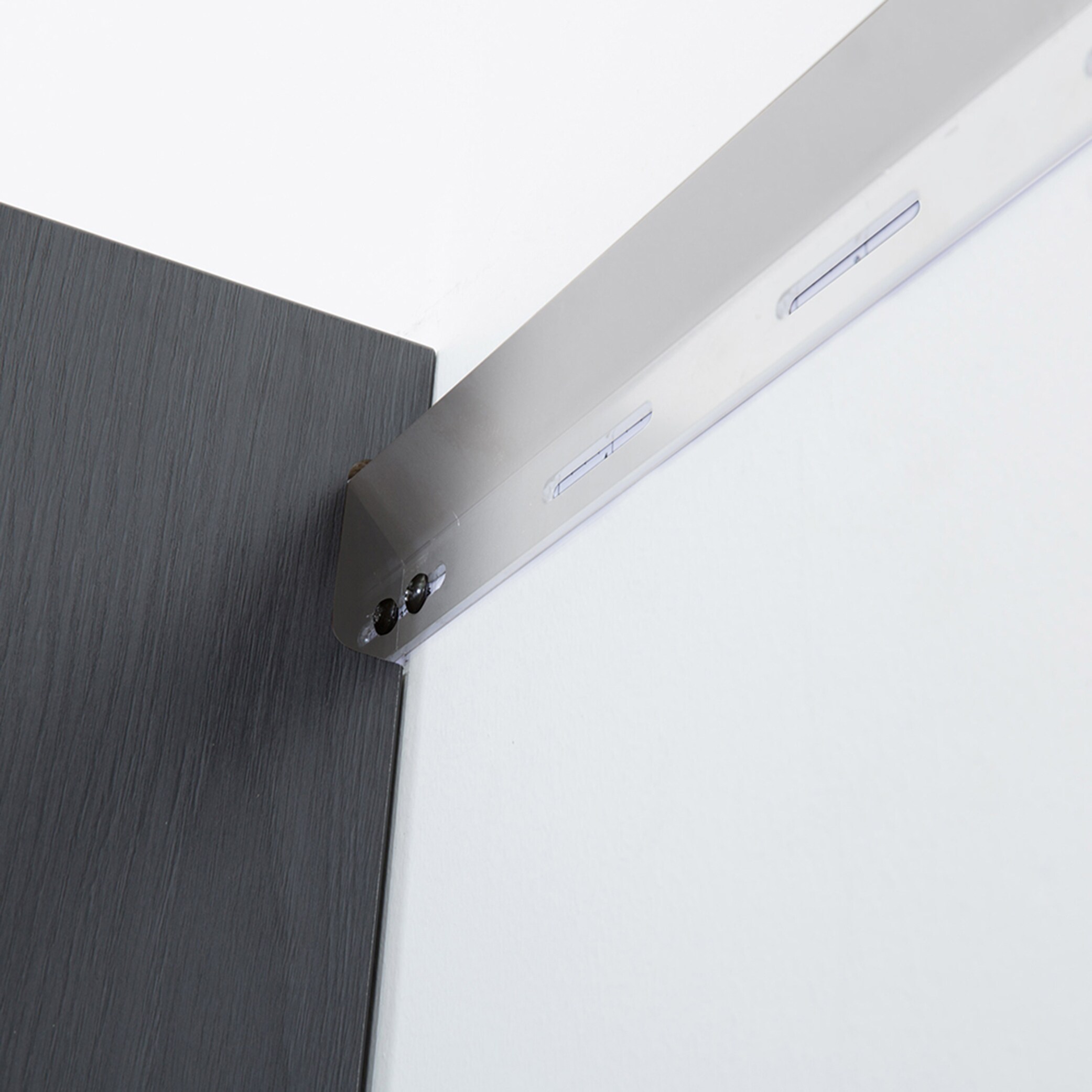 Gabinete para garaje montado en la pared Klair Living Nova de madera compuesta en gris NOVA-W3220