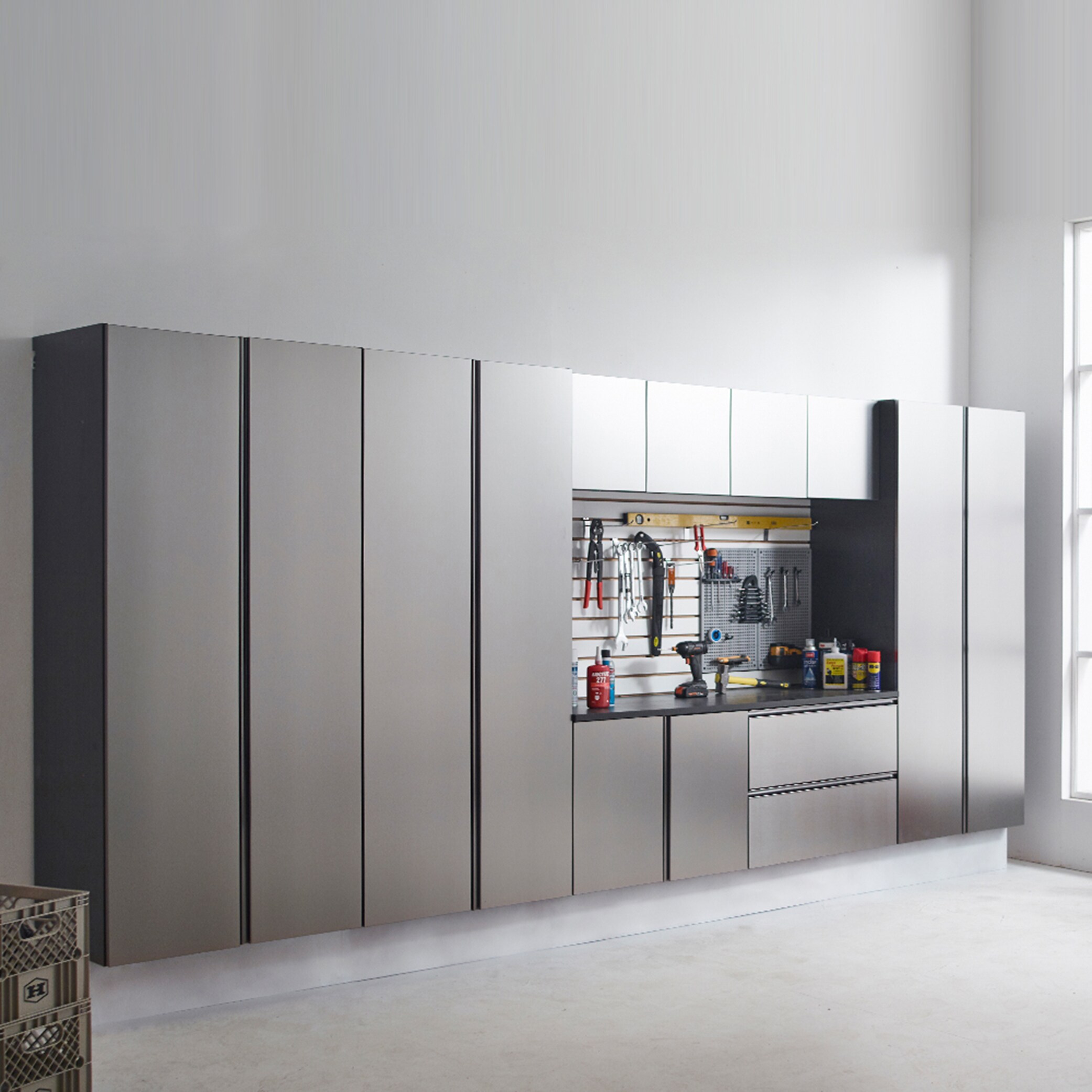 Gabinete para garaje montado en la pared Klair Living Nova de madera compuesta en gris NOVA-W3220