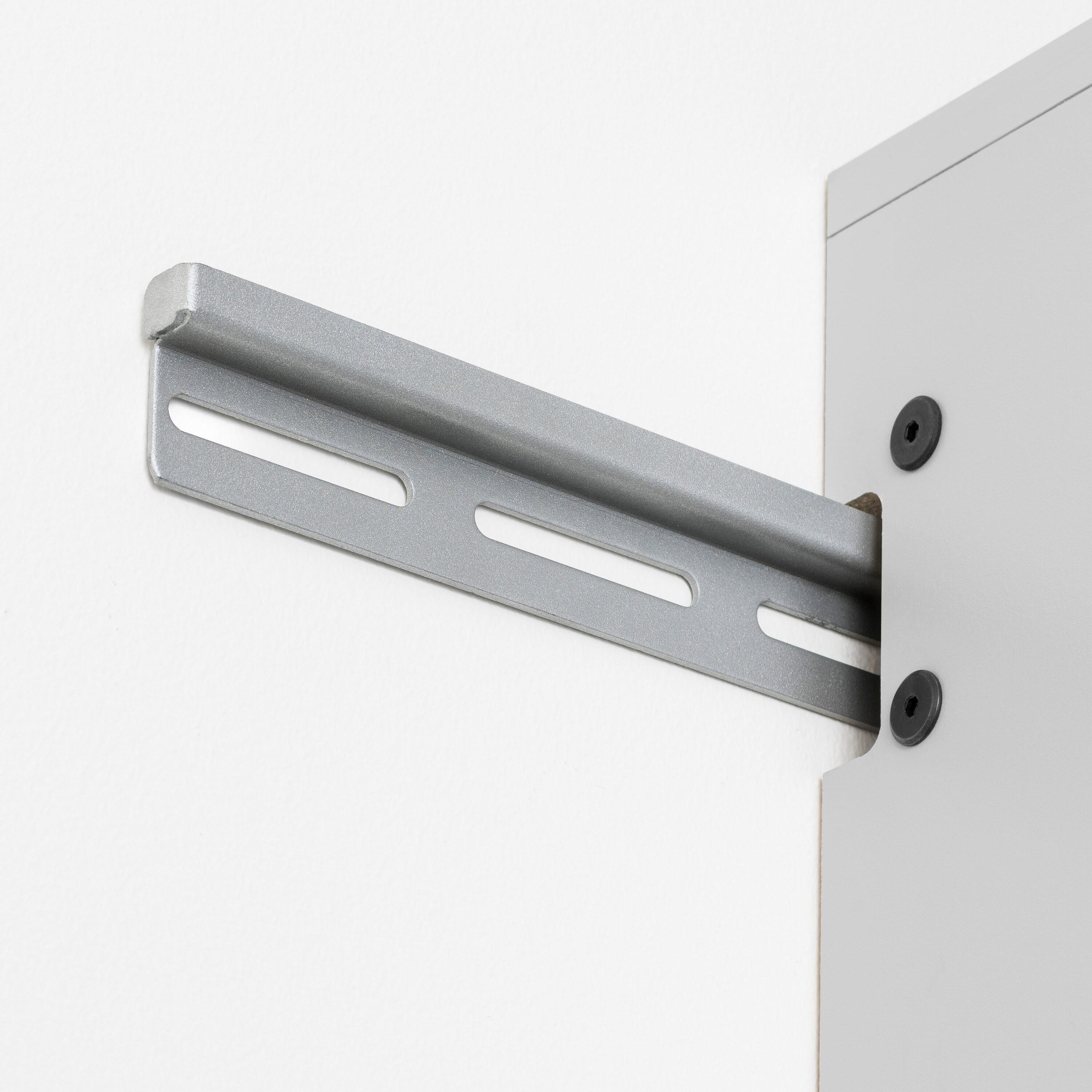 Sistema de almacenamiento para garaje en gris claro de madera compuesta con 3 gabinetes de 48 pulgadas de ancho x 72 pulgadas de alto x 20 pulgadas de profundidad Prepac GRGW-0710-3M