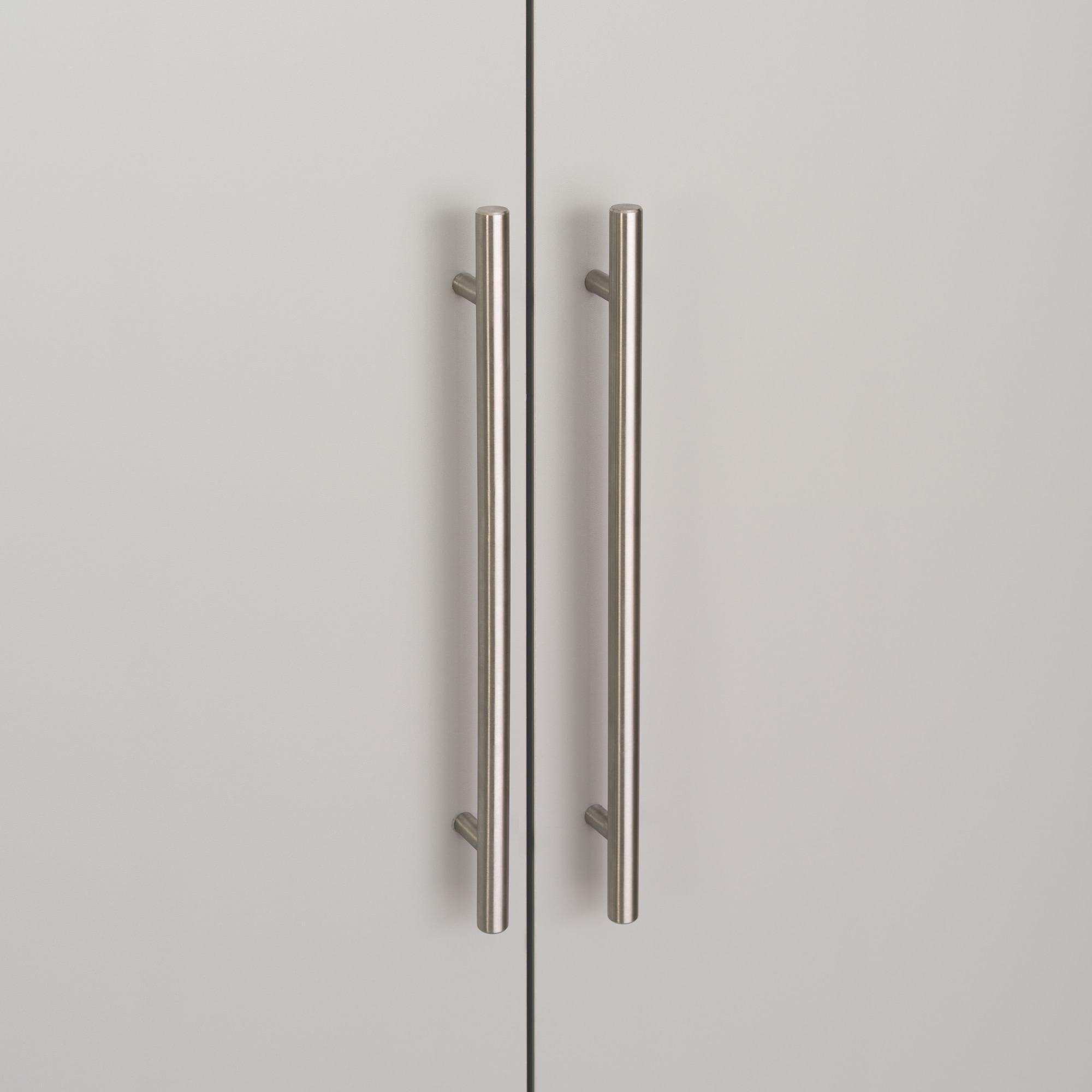 Sistema de almacenamiento para garaje en gris claro de madera compuesta con 3 gabinetes de 48 pulgadas de ancho x 72 pulgadas de alto x 20 pulgadas de profundidad Prepac GRGW-0710-3M