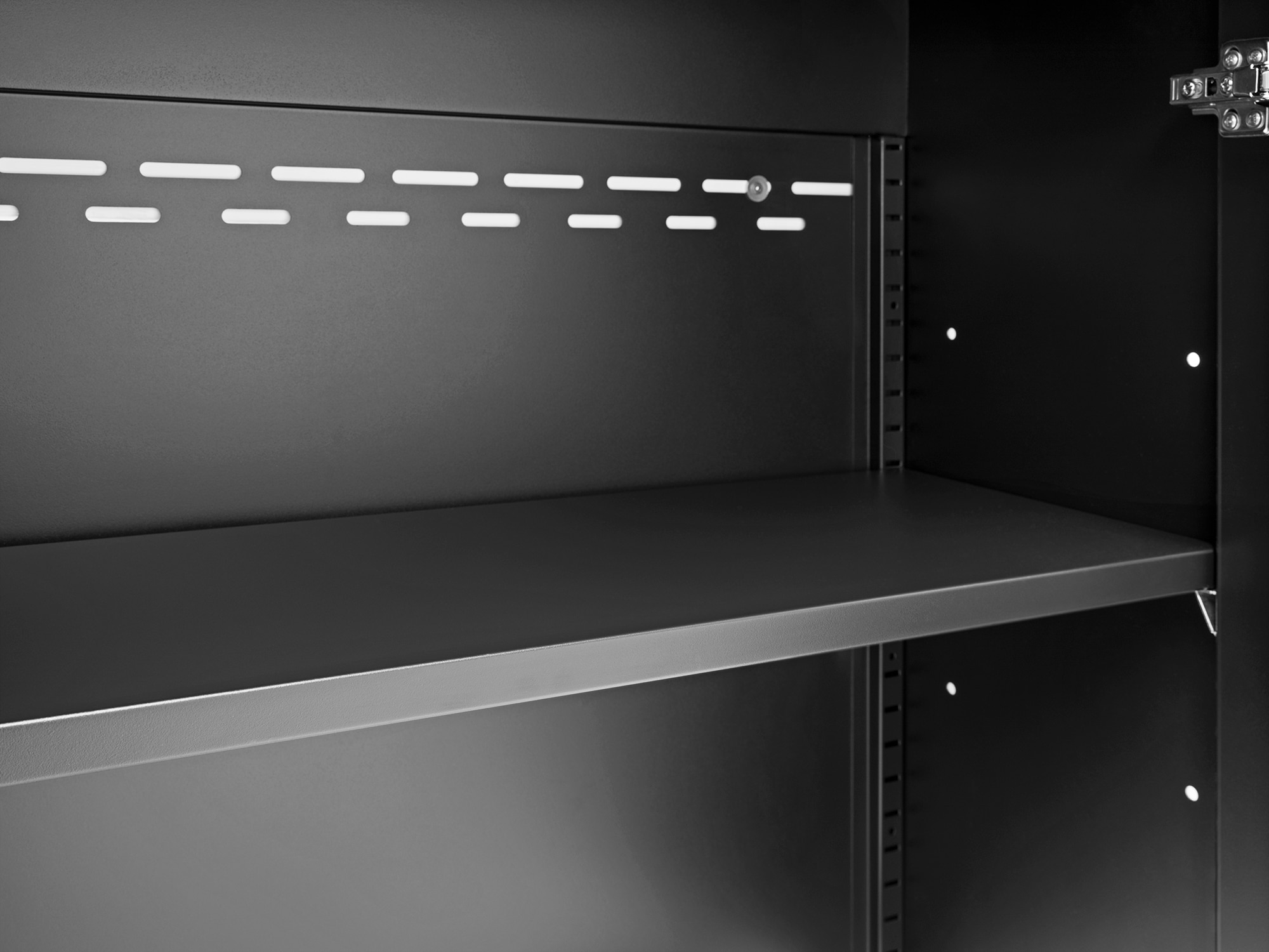Sistema de almacenamiento para garage en acero gris carbón de 12 gabinetes NewAge Products de 256.0 pulgadas de ancho, 84.75 pulgadas de alto y 24.0 pulgadas de profundidad 52198