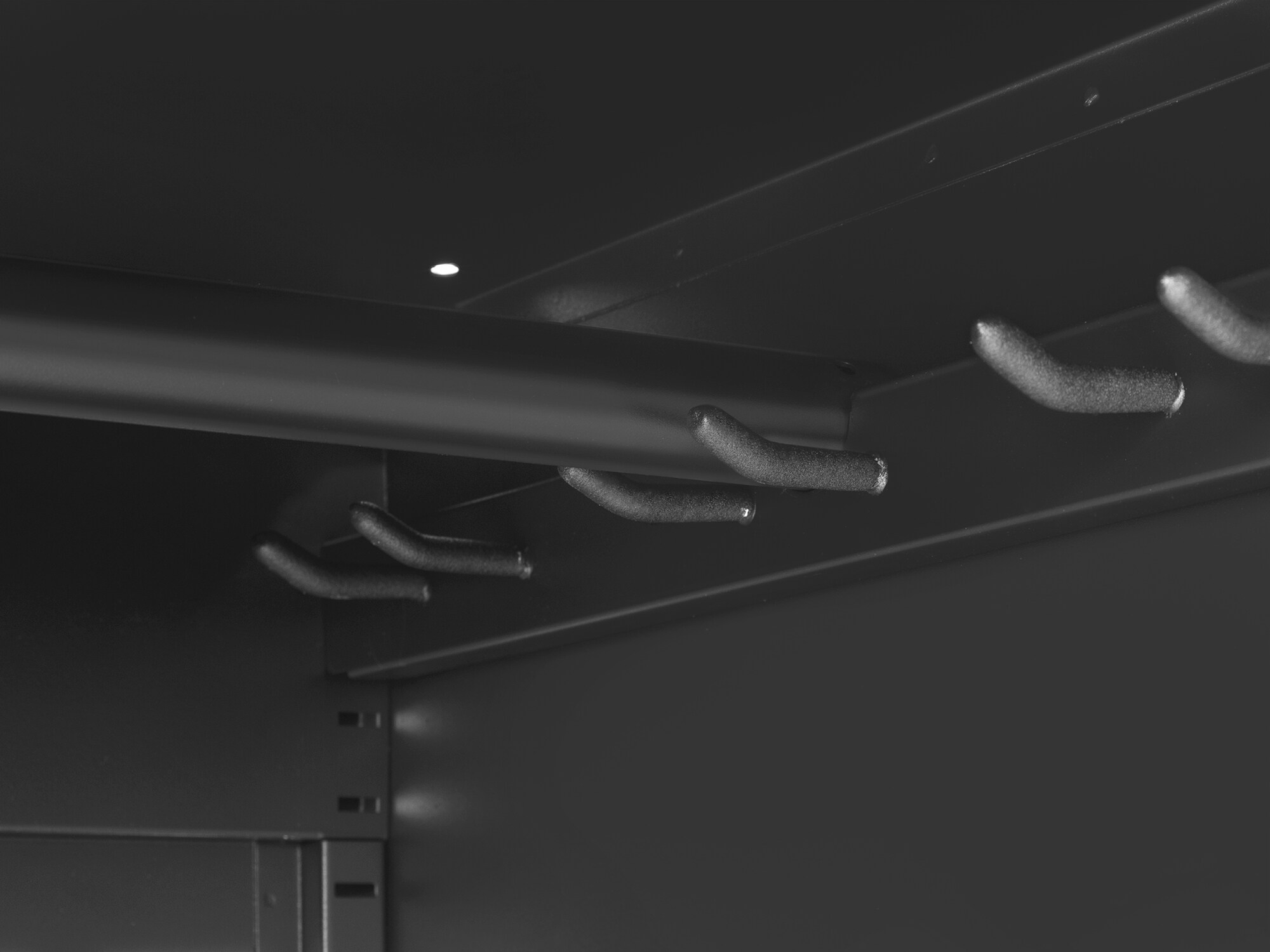 Sistema de almacenamiento para garage en acero gris carbón de 12 gabinetes NewAge Products de 256.0 pulgadas de ancho, 84.75 pulgadas de alto y 24.0 pulgadas de profundidad 52198