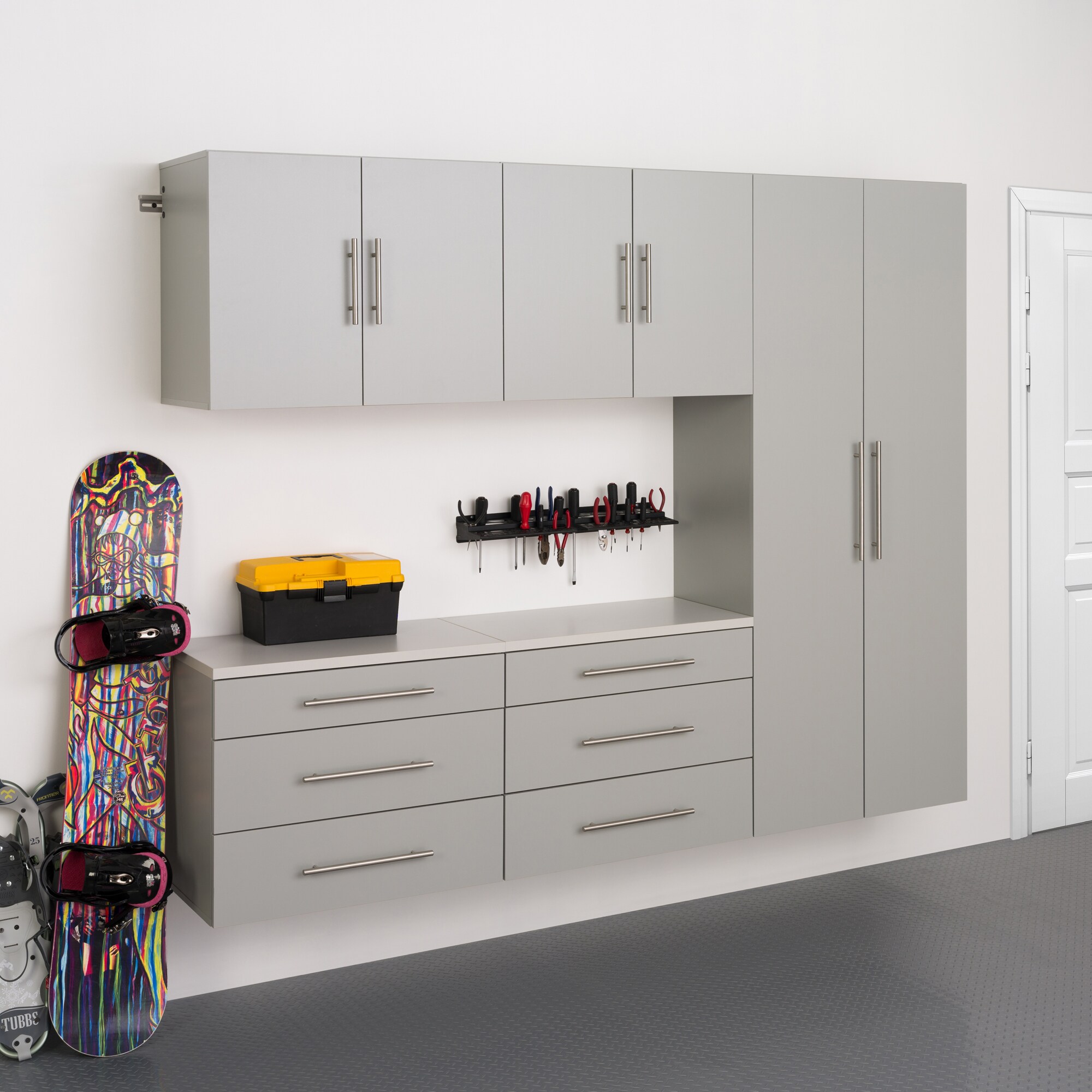 Sistema de almacenaje para garaje en gris claro de madera compuesta de 5 gabinetes de 90 pulgadas de ancho x 72 pulgadas de alto x 16 pulgadas de profundidad Prepac GRGW-0708-5M