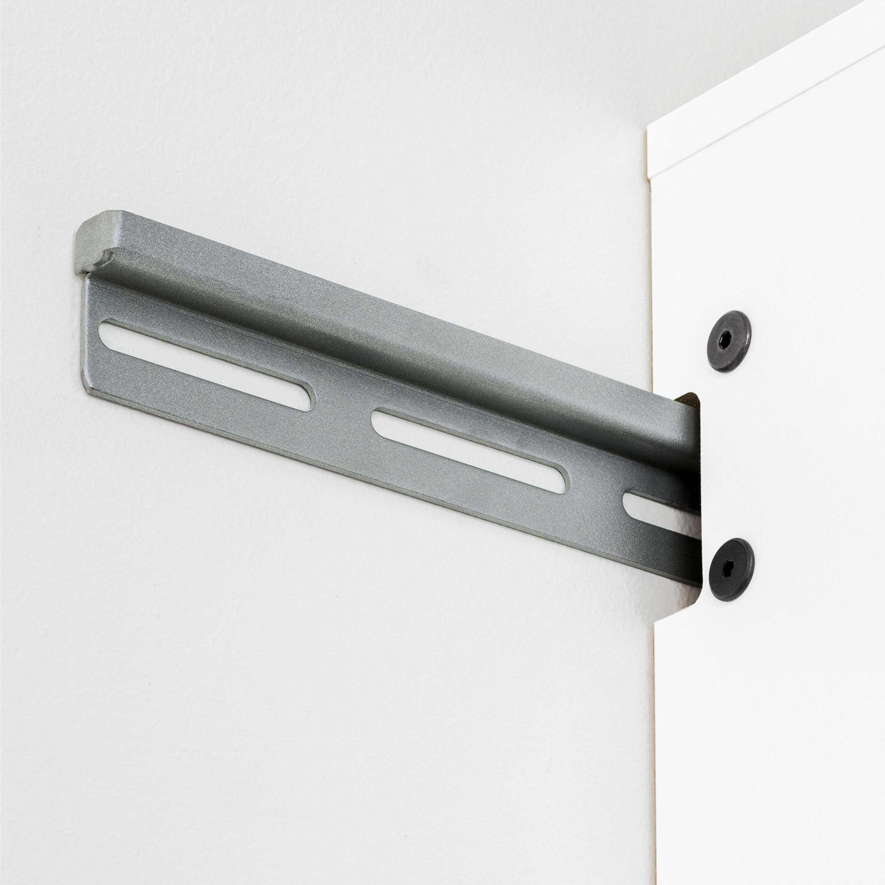 Sistema de almacenamiento para garaje HangUps blanco de madera compuesta de 3 gabinetes Prepac de 45 pulgadas de ancho x 72 pulgadas de alto x 16 pulgadas de profundidad WRGW-0716-3M.