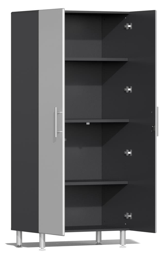 Sistema de almacenamiento para garaje Ulti-MATE 82.7 pulgadas de ancho x 80 pulgadas de alto x 21 pulgadas de profundidad con 5 gabinetes de madera compuesta, frentes metálicos plateados sobre cajas grises. UG22050S