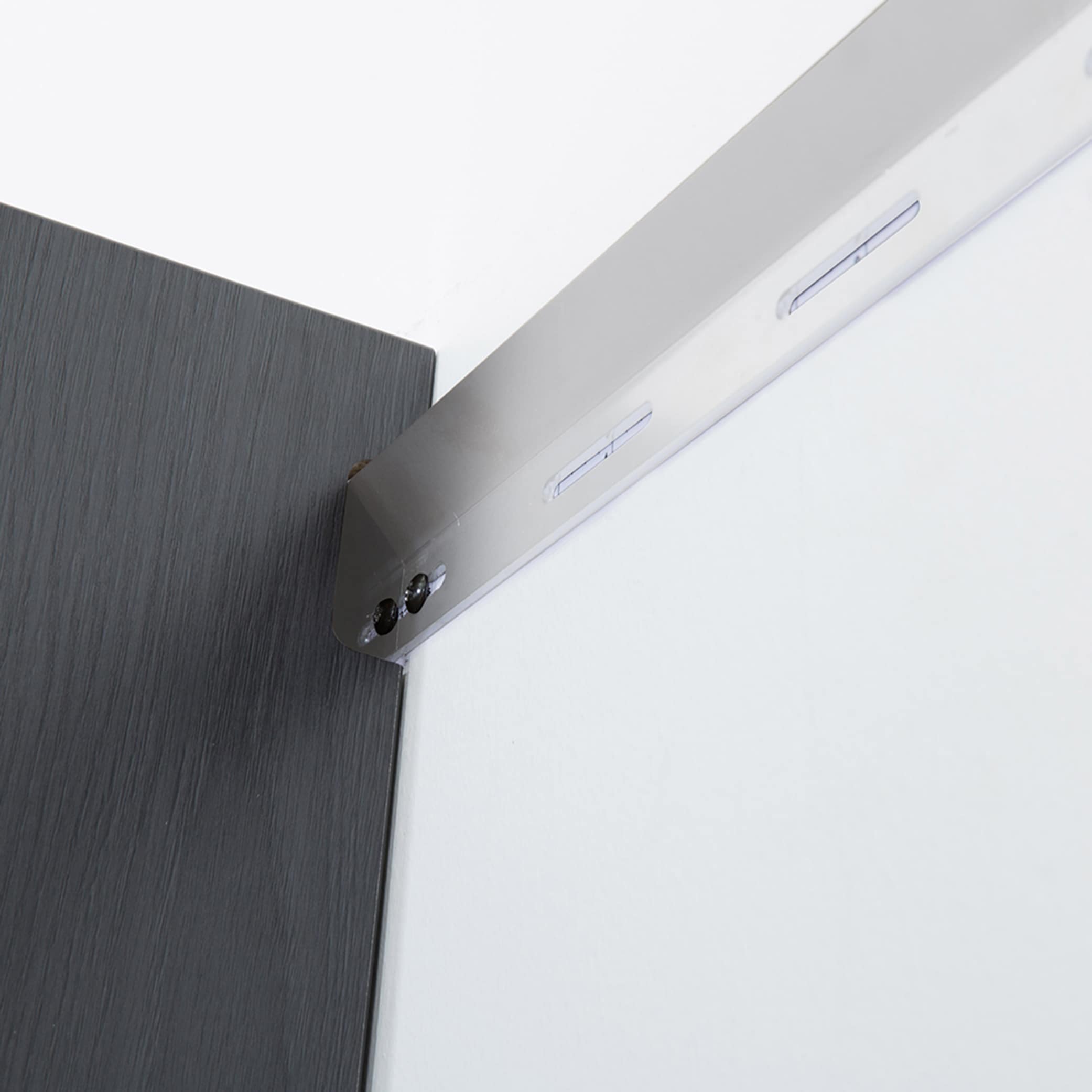 Gabinete para garaje montado en la pared de madera compuesta Klair Living Nova en gris NOVA-SC3220