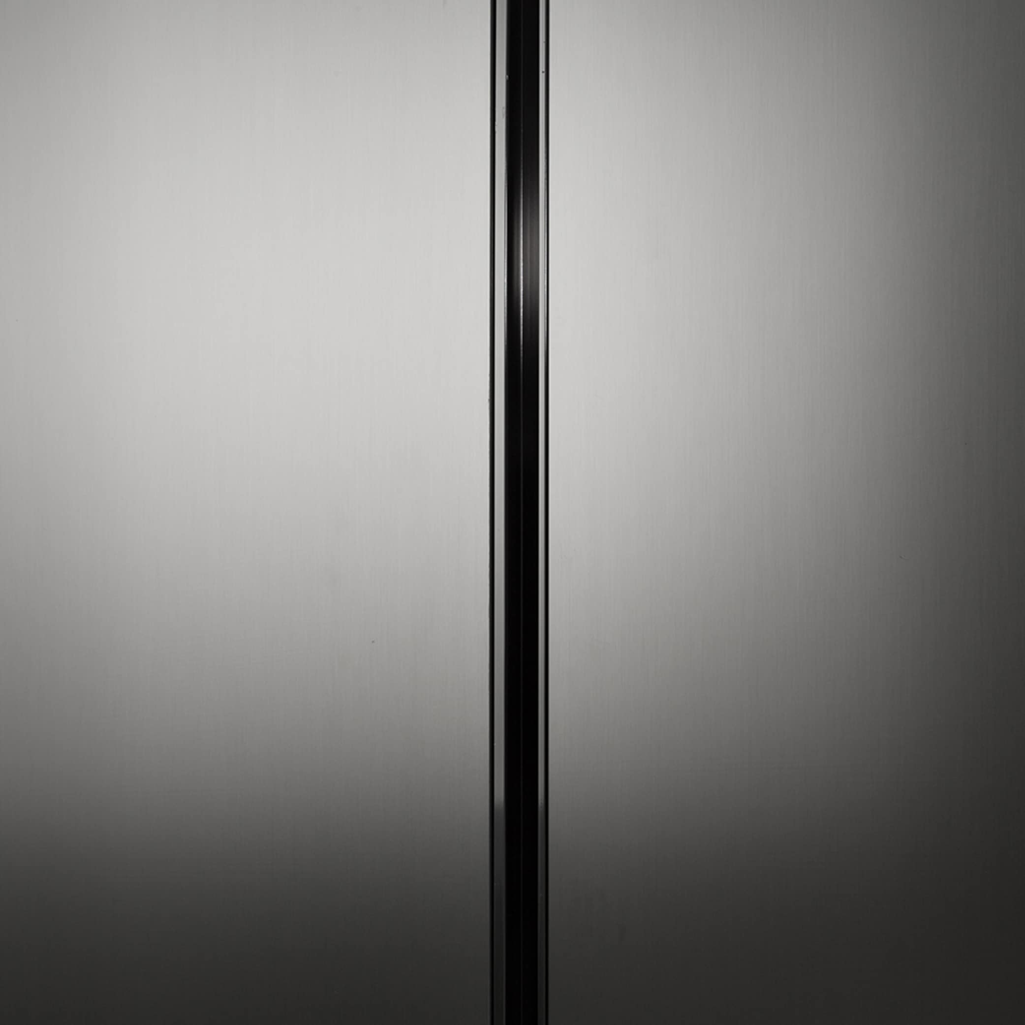Gabinete para garaje montado en la pared de madera compuesta Klair Living Nova en gris NOVA-SC3220