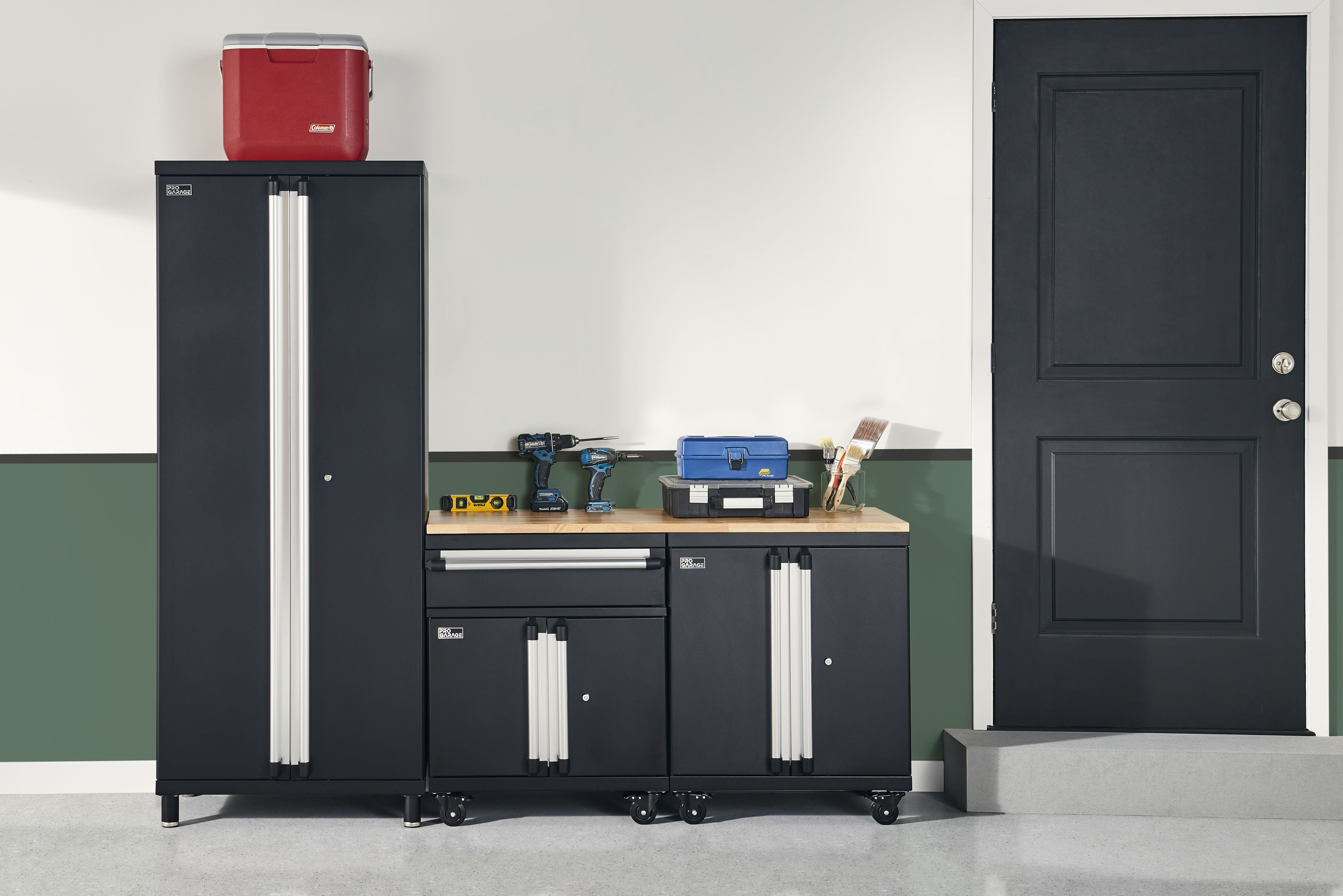 Gabinete de garaje de acero independiente ClosetMaid ProGarage de 26.8 pulgadas de ancho x 32.7 pulgadas de alto x 18 pulgadas de profundidad en negro 1084200