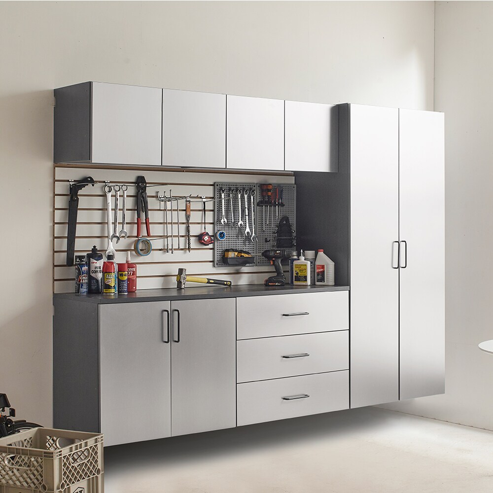Sistema de almacenamiento para garaje en gris metálico de madera con 5 gabinetes de 96 pulgadas de ancho x 79 pulgadas de alto x 20 pulgadas de profundidad Klair Living AST-AB2CD