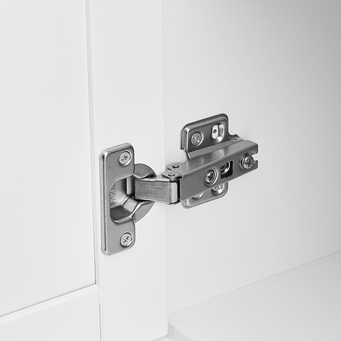 Gabinete de almacenamiento utilitario de montaje en pared de 19.6 pulgadas de ancho x 62.2 pulgadas de alto de compuesto de madera blanco ModernLuxe L-WF299285AAK