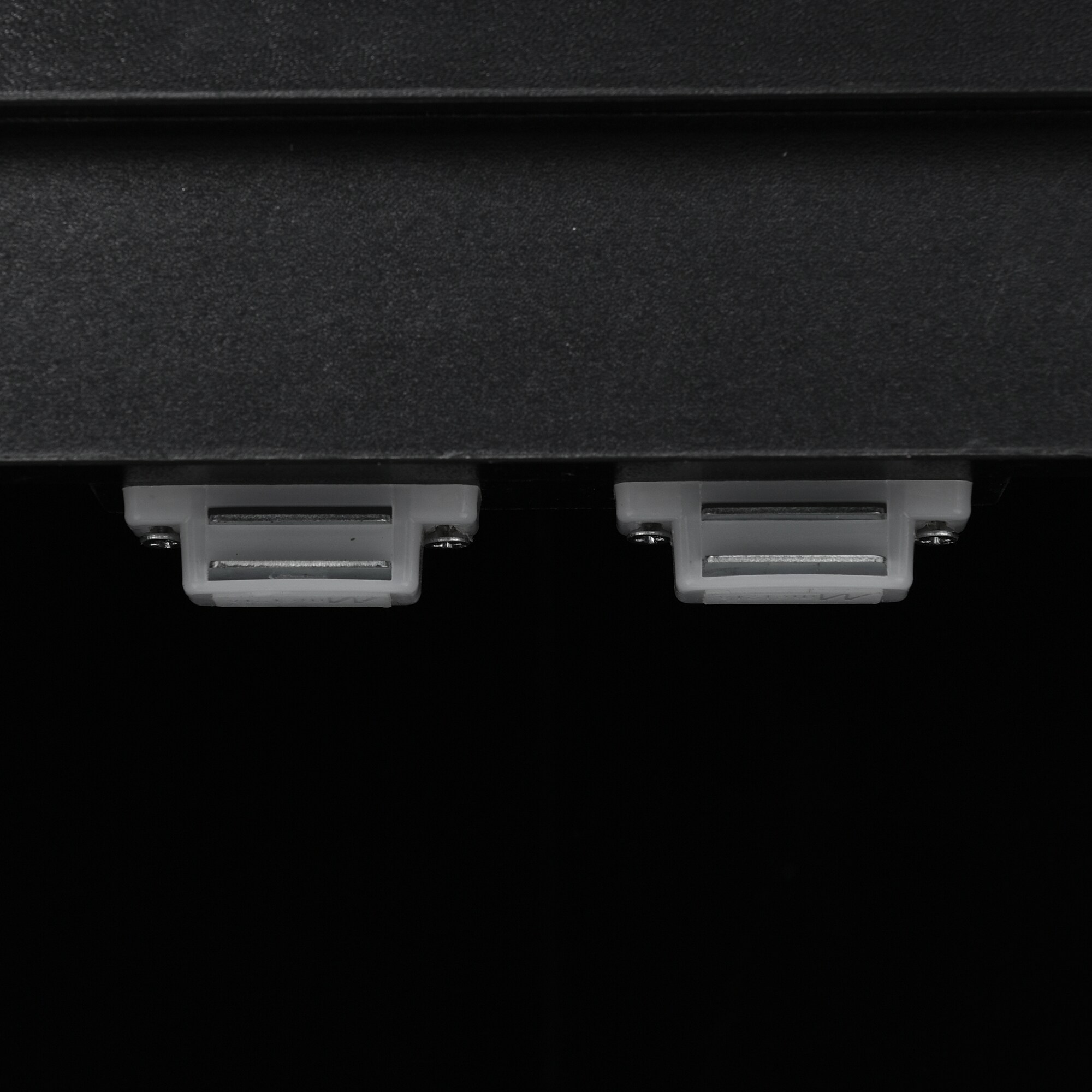 Gabinete de almacenamiento utilitario de pared en negro de MDF Siavonce 17 pulg. x 32 pulg. modelo ZX-D0102HEBENG