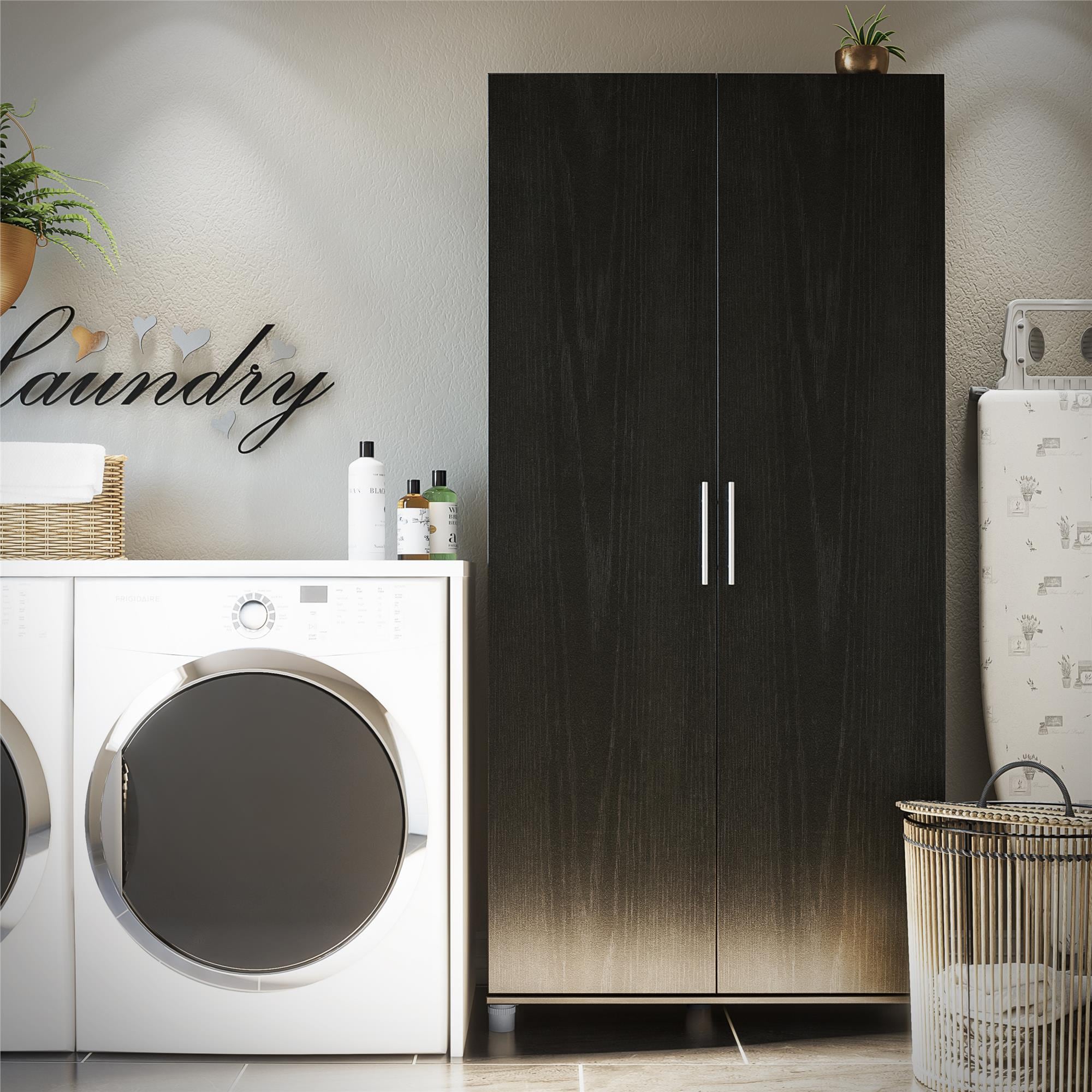 Gabinete de almacenamiento independiente de utilidad de madera compuesta de roble negro/caída de la noche Ameriwood Home Camberly 35.68 pulgadas de ancho x 74.31 pulgadas de altura 3402335COM