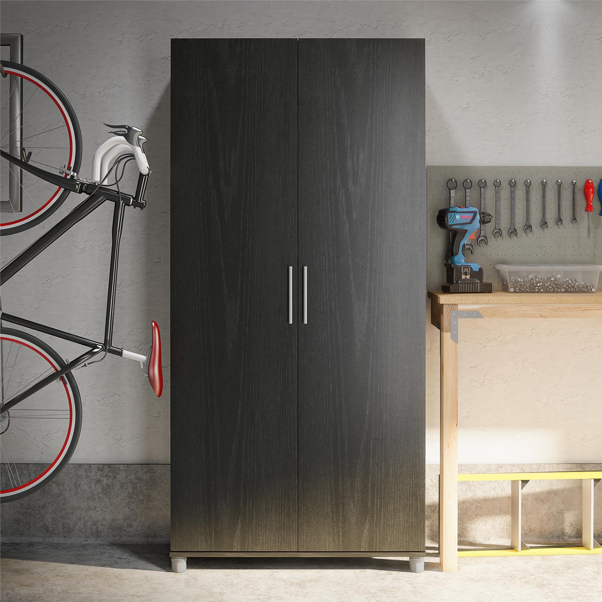 Gabinete de almacenamiento independiente de utilidad de madera compuesta de roble negro/caída de la noche Ameriwood Home Camberly 35.68 pulgadas de ancho x 74.31 pulgadas de altura 3402335COM