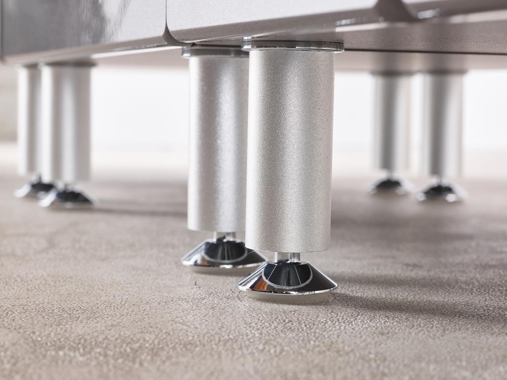 Sistema de almacenamiento para garaje Ulti-MATE 70.8 pulgadas de ancho x 36.5 pulgadas de alto x 21 pulgadas de profundidad 3 gabinetes de madera compuesta con frente metálico gris y caja de gabinete gris. UG24042G
