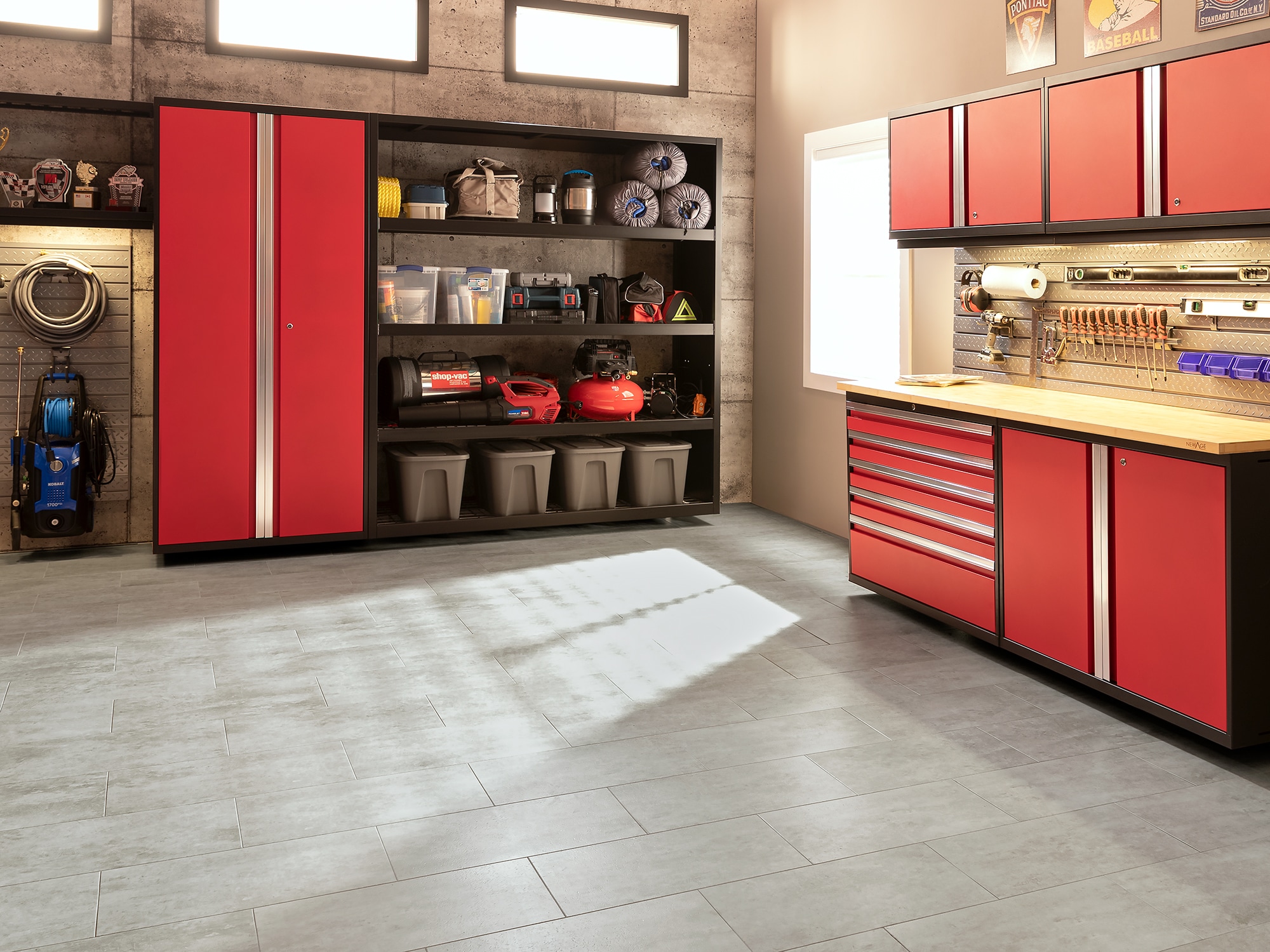 Sistema de almacenamiento para garaje en acero color rojo profundo 5 gabinetes de NewAge Products de 92 pulgadas de ancho x 84.75 pulgadas de alto x 24 pulgadas de profundidad 55977