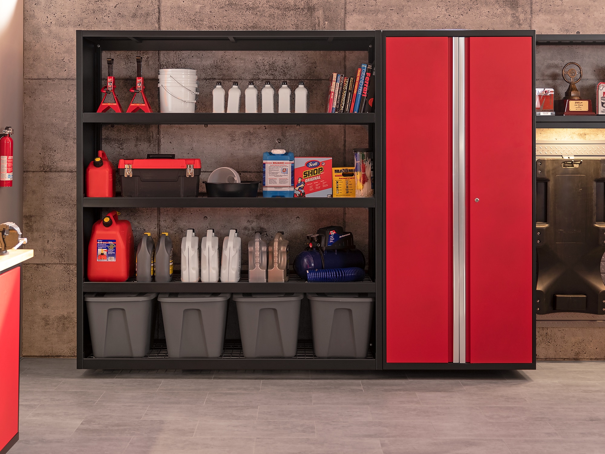 Sistema de almacenamiento para garaje en acero color rojo profundo 5 gabinetes de NewAge Products de 92 pulgadas de ancho x 84.75 pulgadas de alto x 24 pulgadas de profundidad 55977