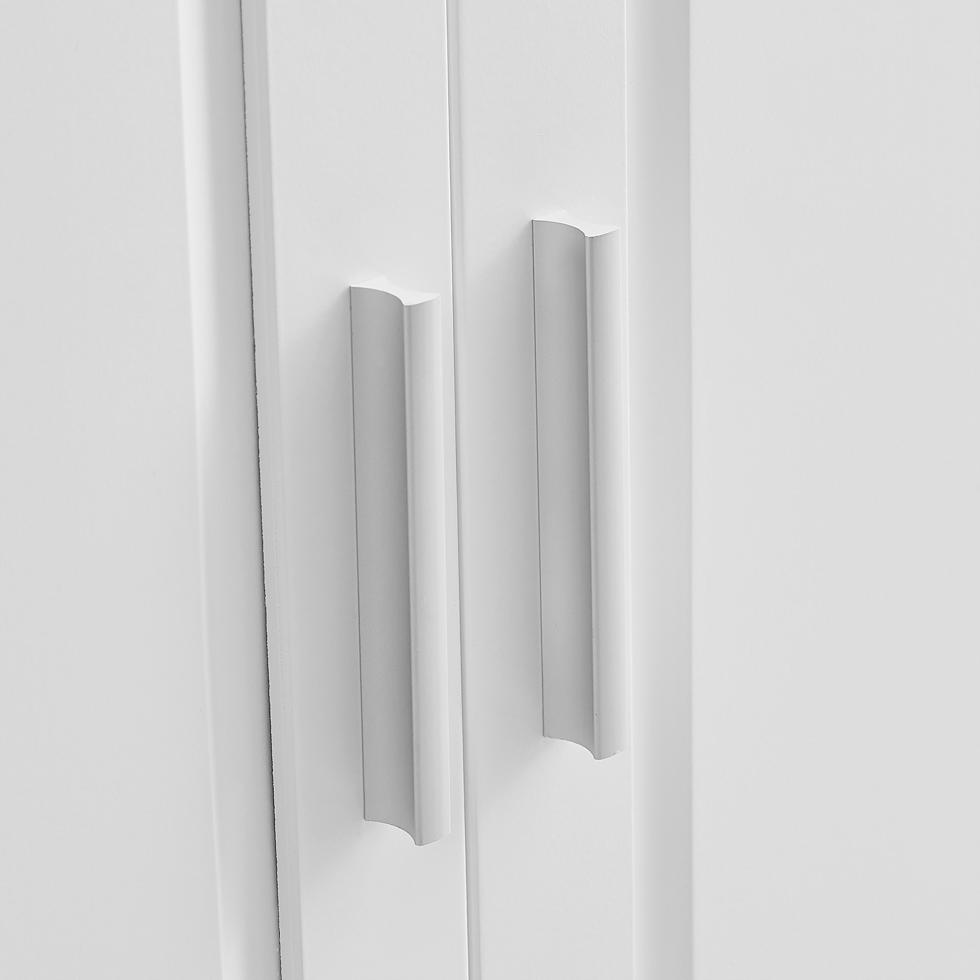 Gabinete de almacenamiento utilitario independiente o para montar en la pared de MDF blanco Siavonce 19.6 pulgadas de ancho x 62.2 pulgadas de alto FZ65921
