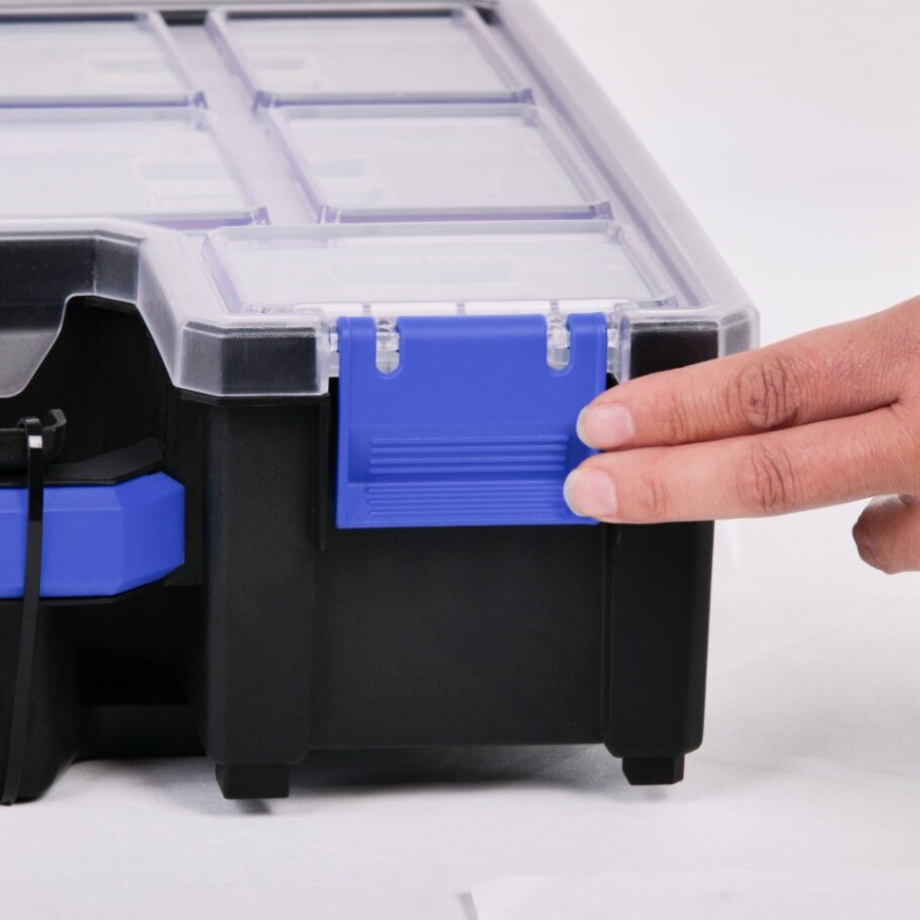 Organizador de plástico para pequeñas piezas Kobalt de 10 compartimentos KWDC100