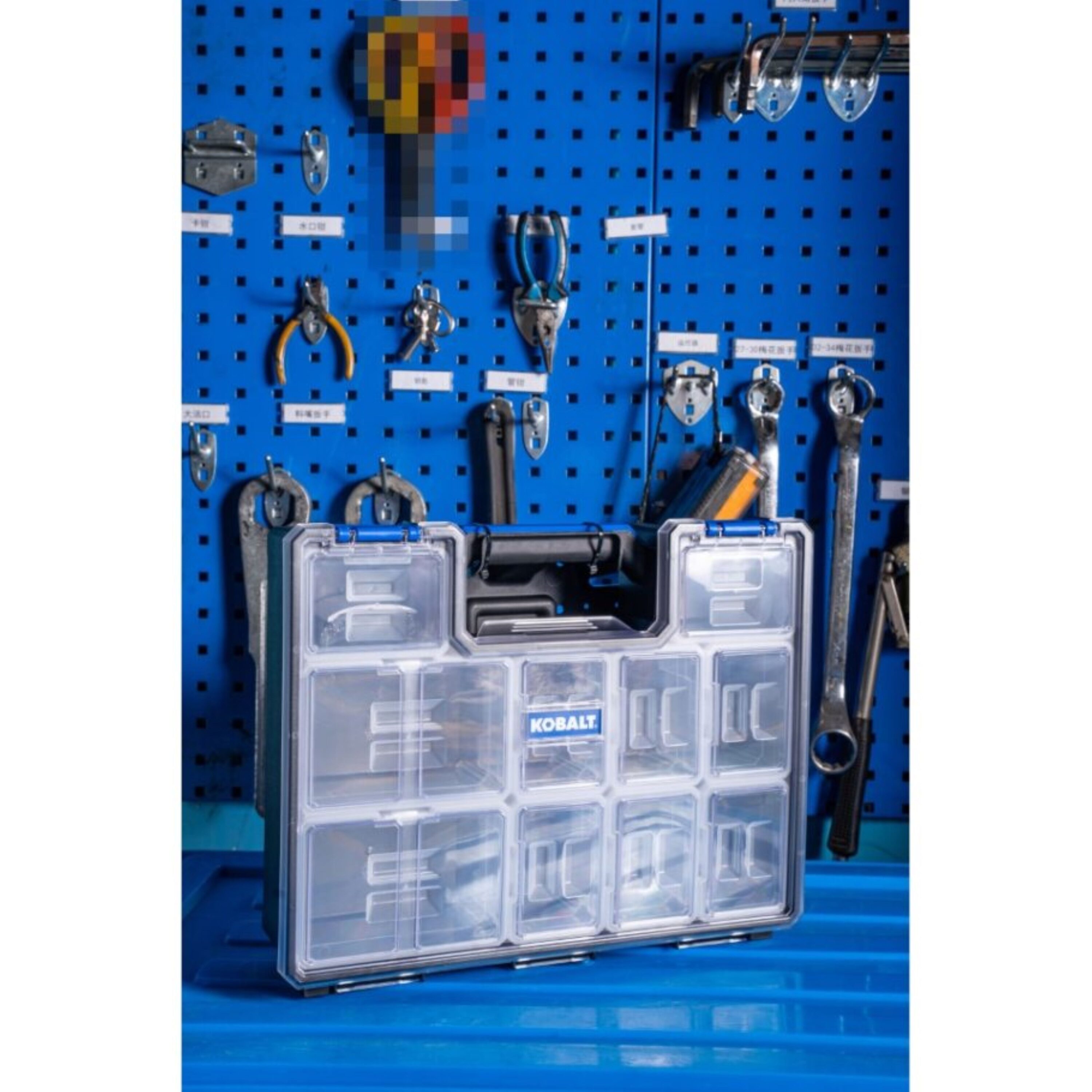 Organizador de plástico para pequeñas piezas Kobalt de 10 compartimentos KWDC100