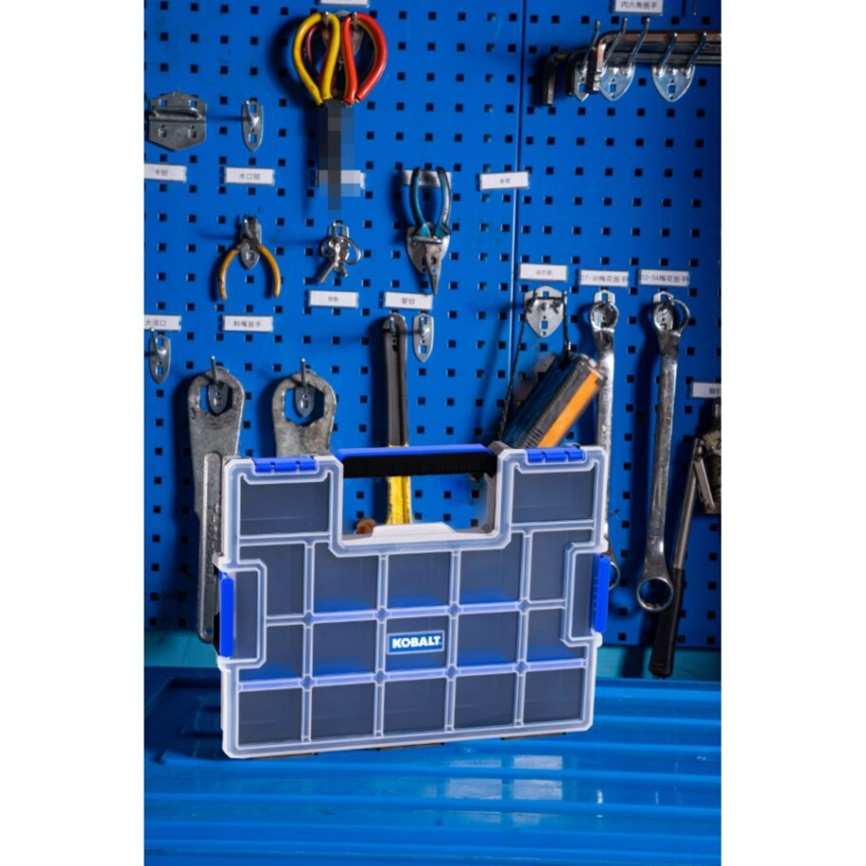Organizador de plástico grande para piezas pequeñas con 15 compartimentos Kobalt KUDC104